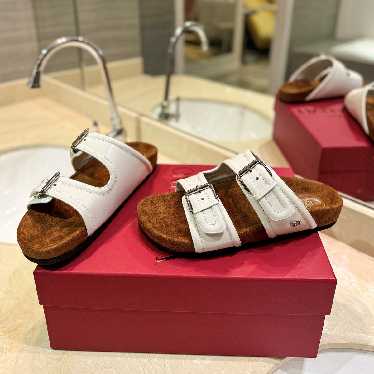 VT 26s Fussfriend Two Strap Sandals White Brown Leather Suede 985408