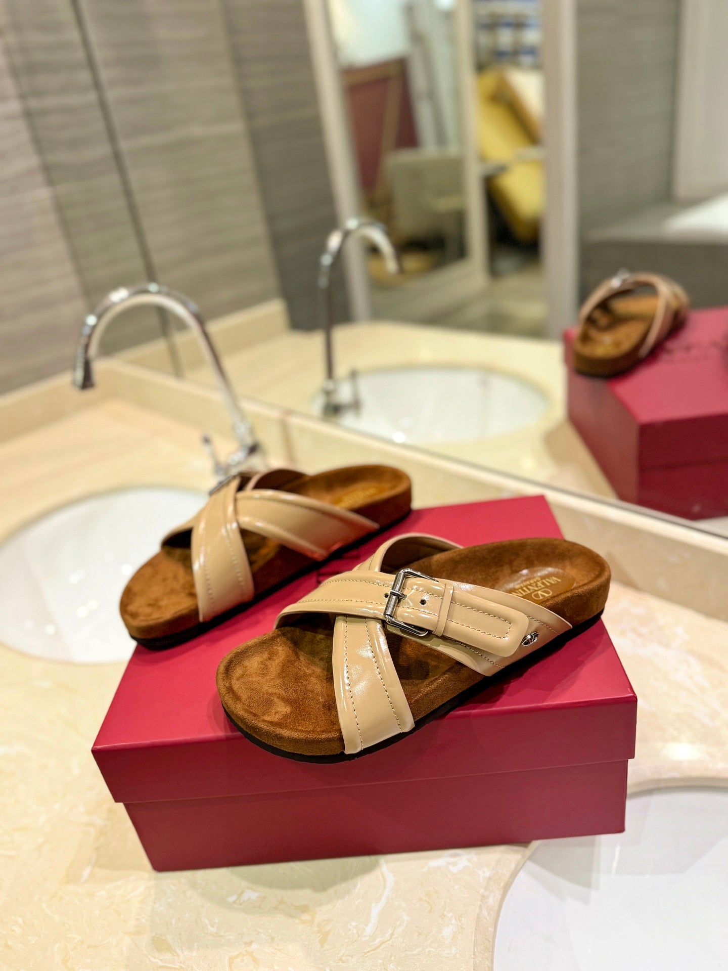 VT 26s Fussfriend Slides Nude Brown Patent Leather Suede 985423