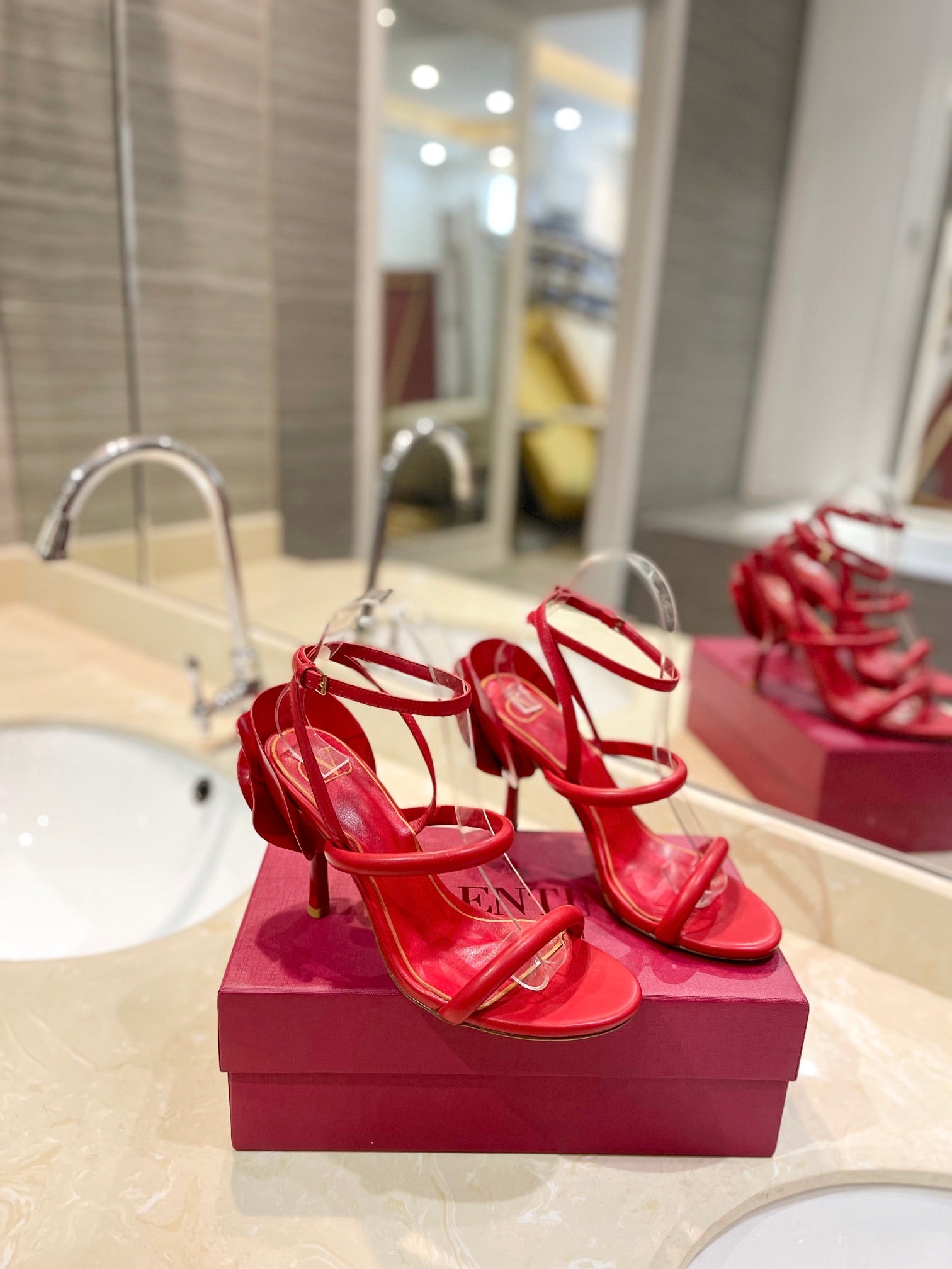 VT 26s Atelier Rose Sandals Red Leather 985380
