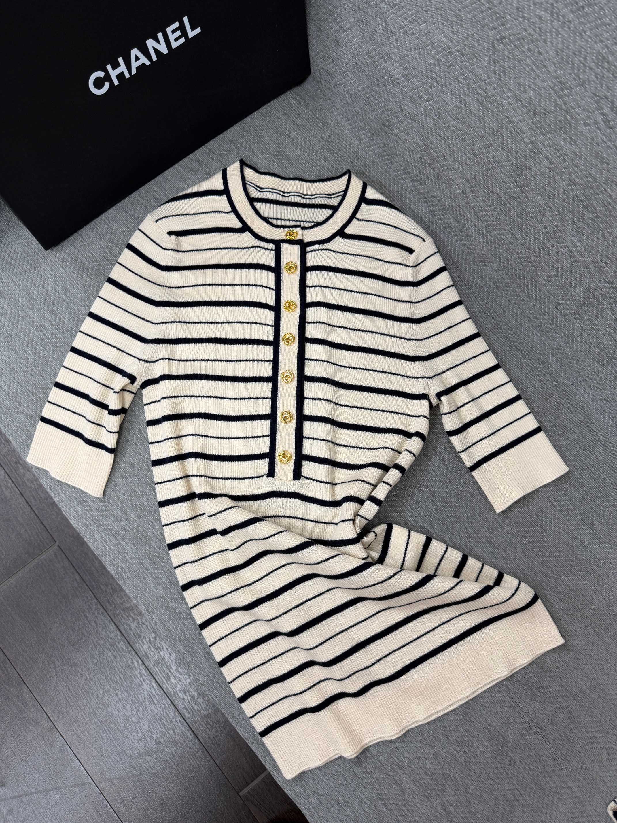 CC FW26 Striped Short-Sleeved Top Cream Black Cashmere Silk 414847
