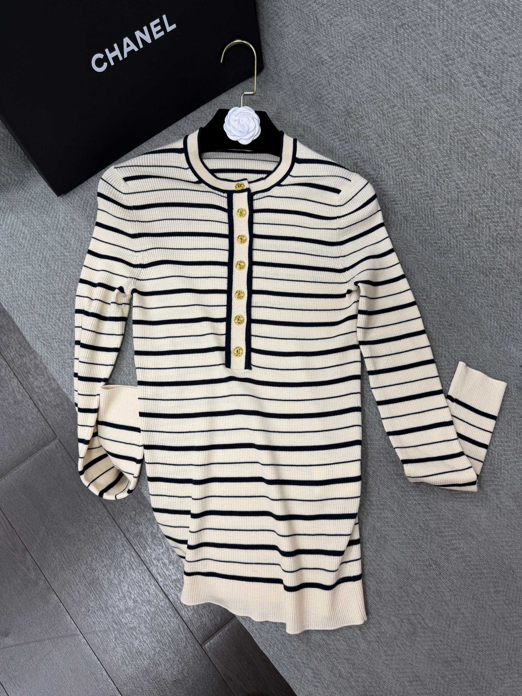 CC FW26 Striped Long-Sleeved Top Cream Black Cashmere Silk 414850