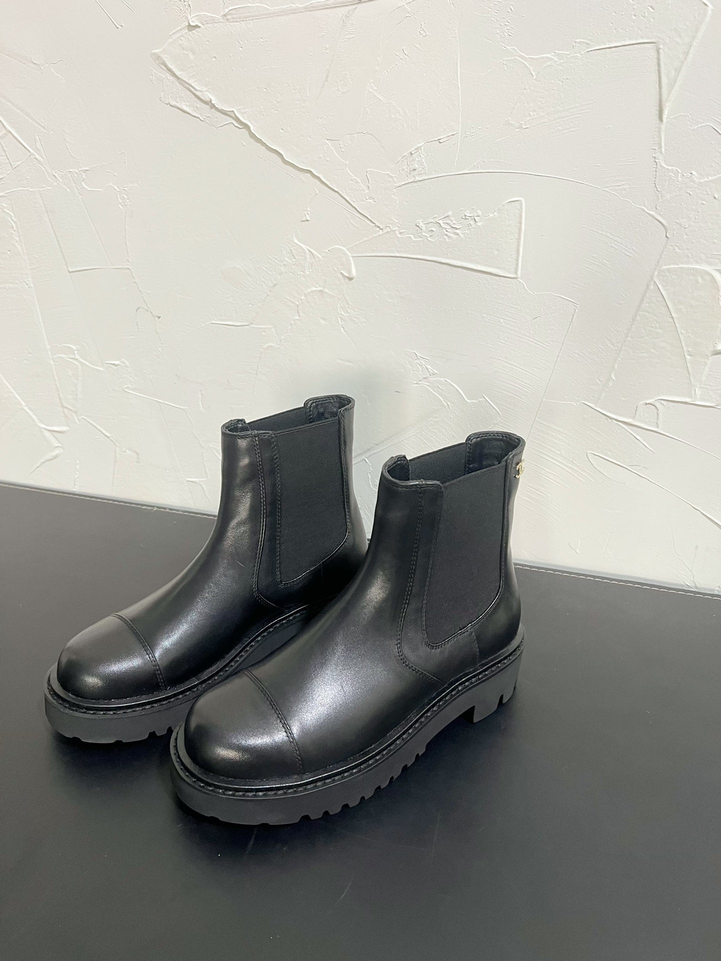 CC Chelsea Ankle Boots In Black Cowhide  949682