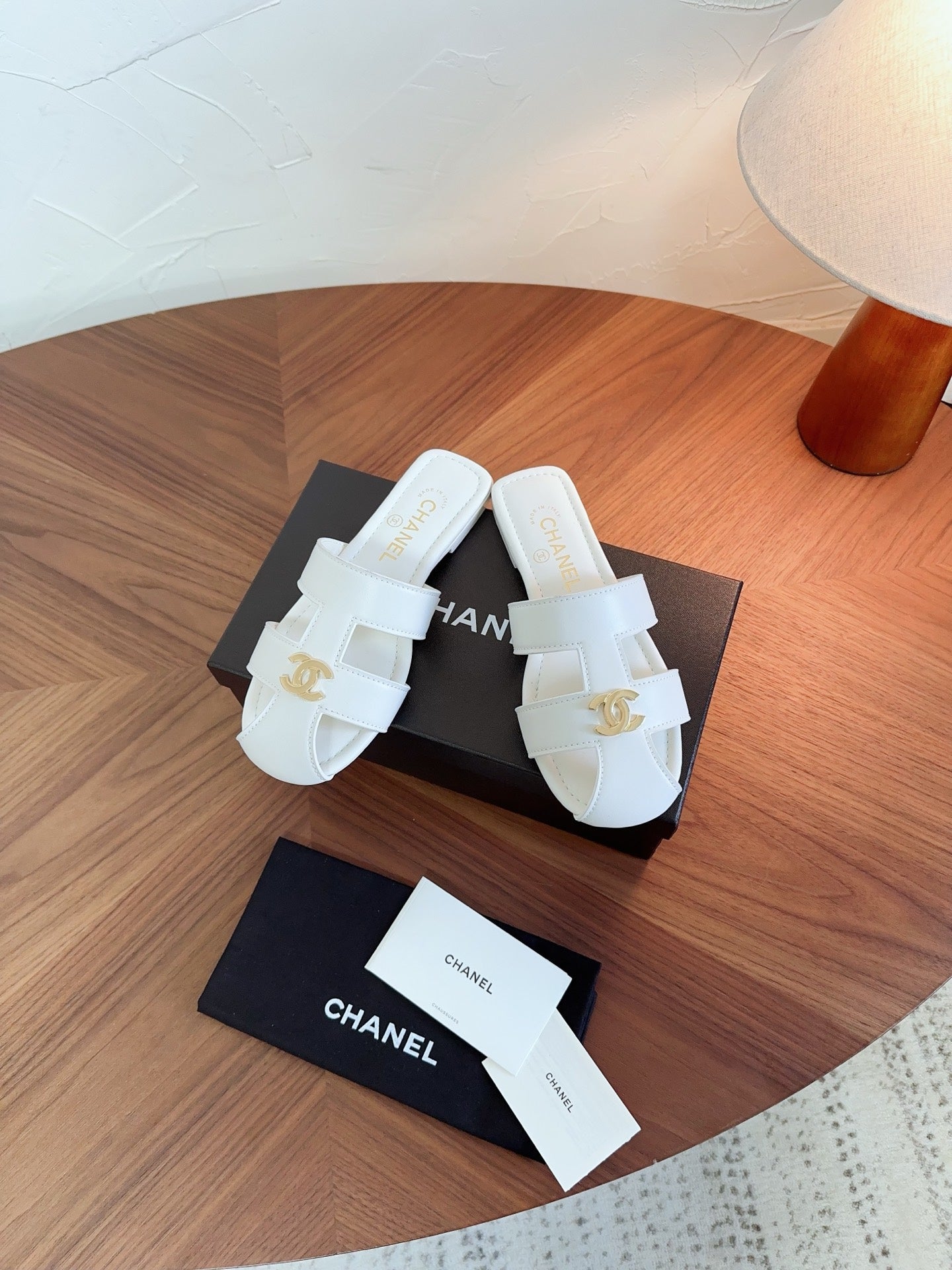 CC 26s Slipper White Lambskin 827260