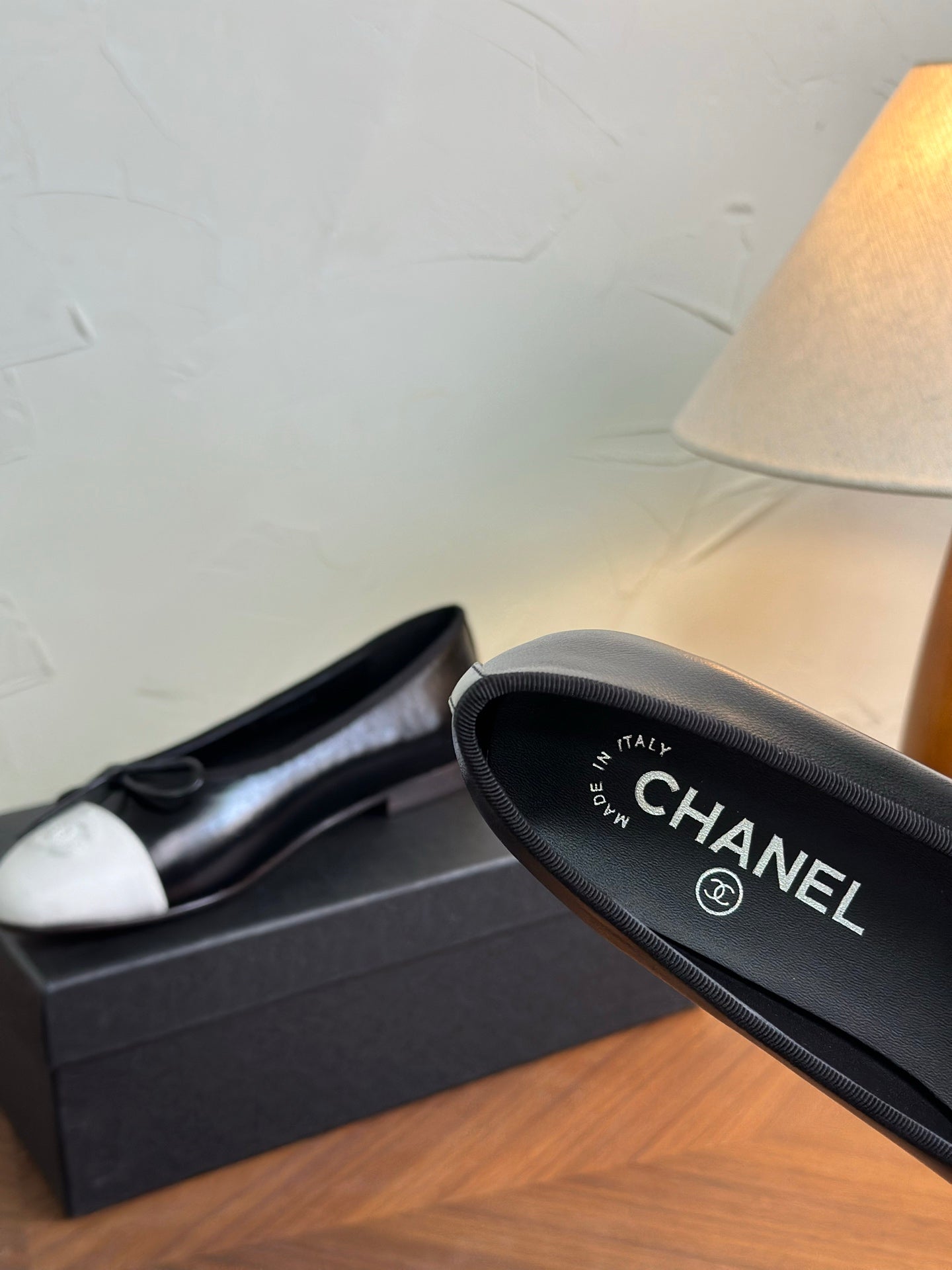 CC 26s Ballet Flat White Black Calfskin 938177