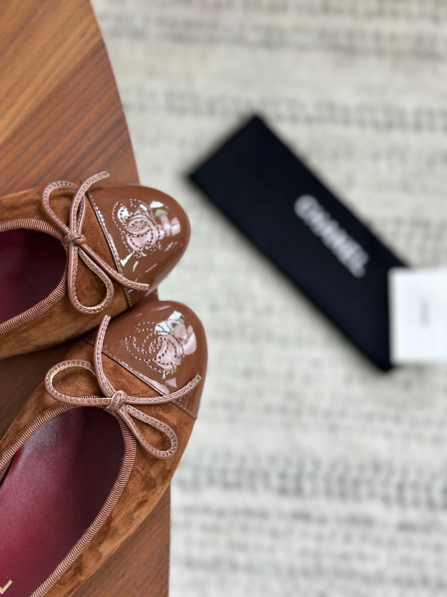 CC 26s Ballet Flat Coffee Suede Glossy Leather 938104