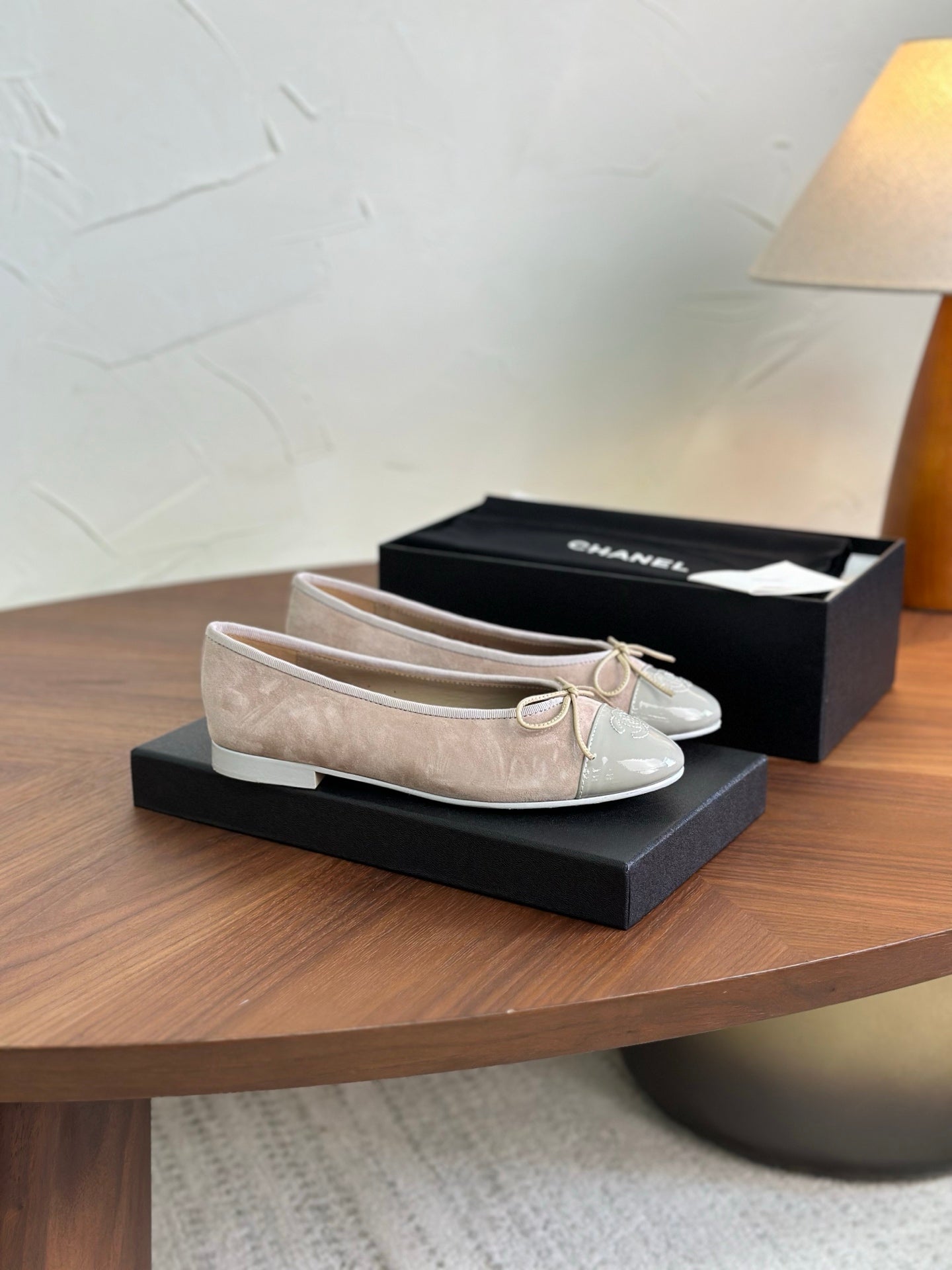 CC 26s Ballet Flat Grey Suede Glossy Leather 938105
