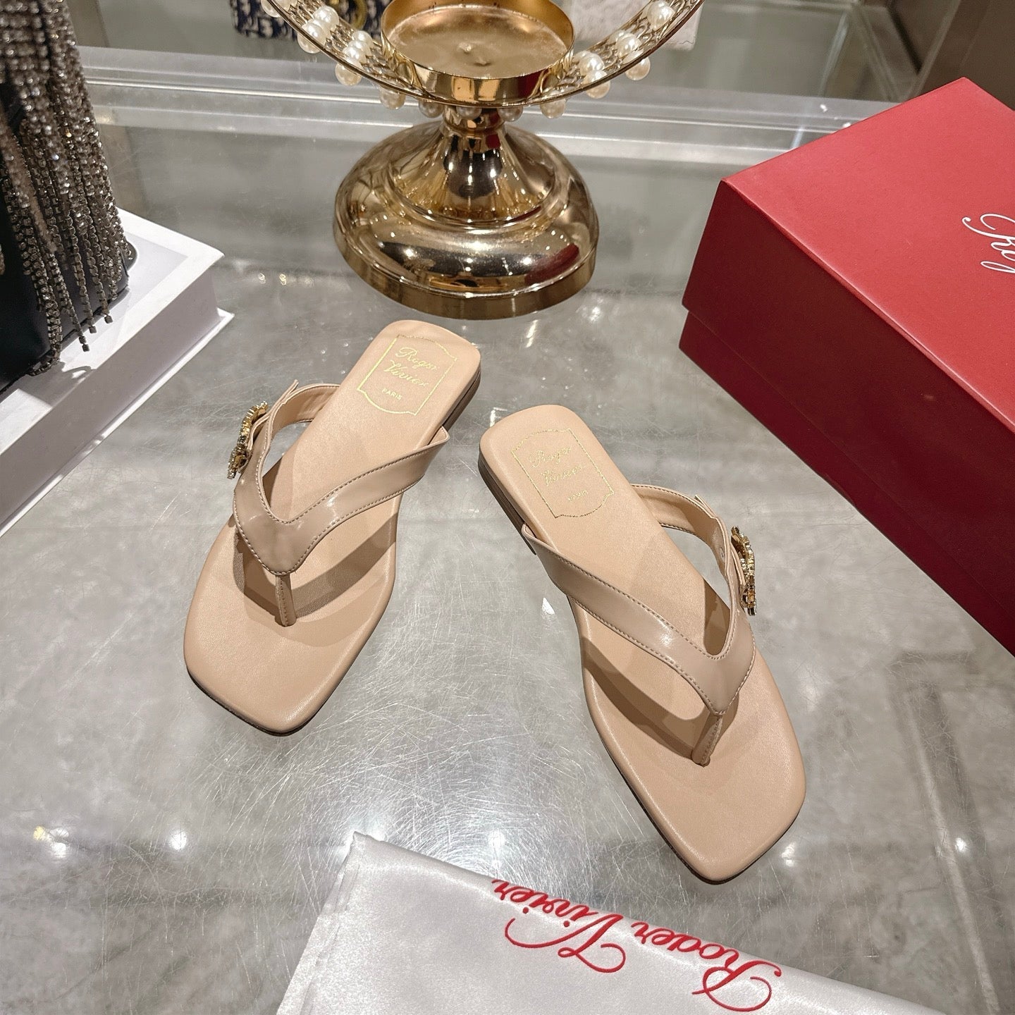 Roger Vivier 26s Thong Beige Cowhide 679814