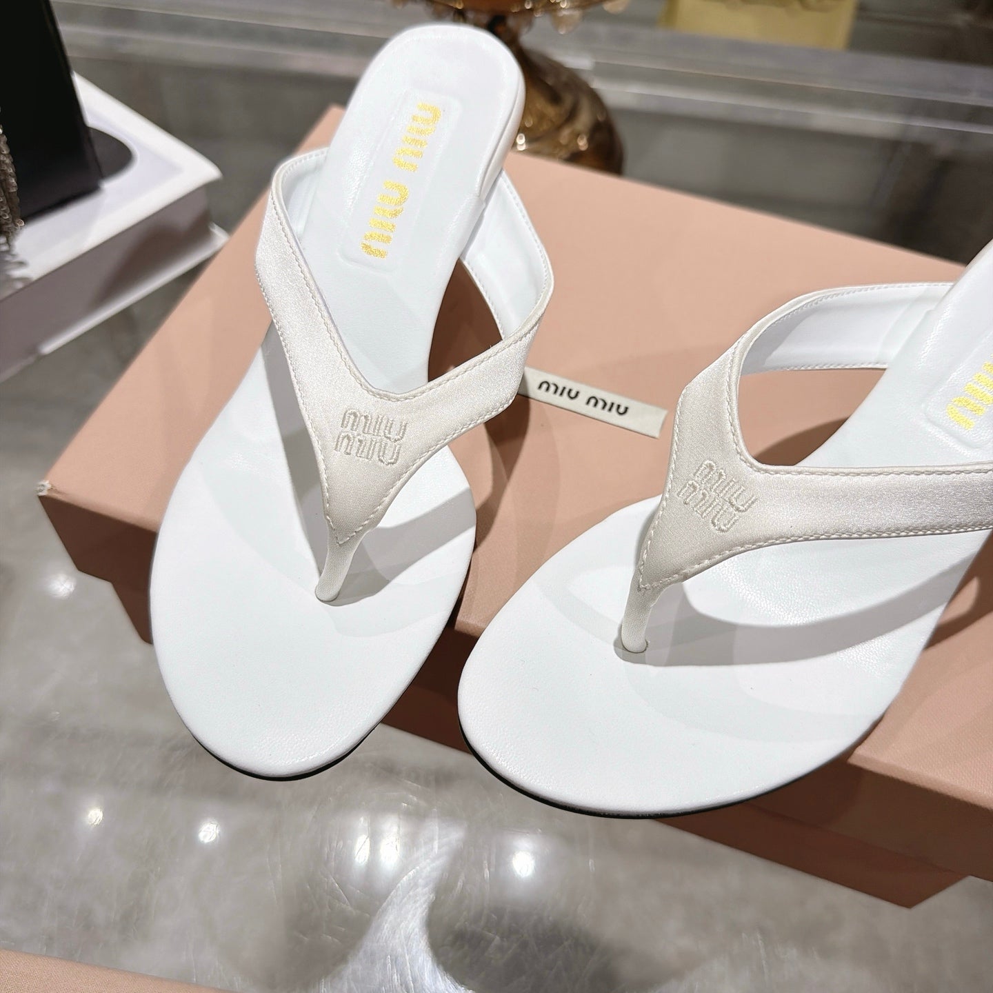 Miu 26s Thong Sandal 6.5cm White Satin Leather 951524
