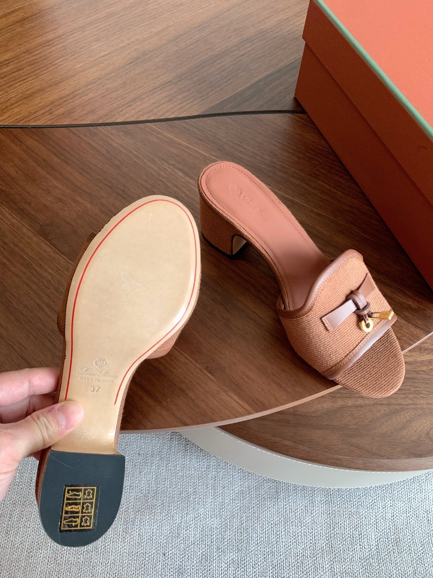 LP 26s Summer Mule Heels 60mm In Dusty Rose Brown Canvas And Calfskin