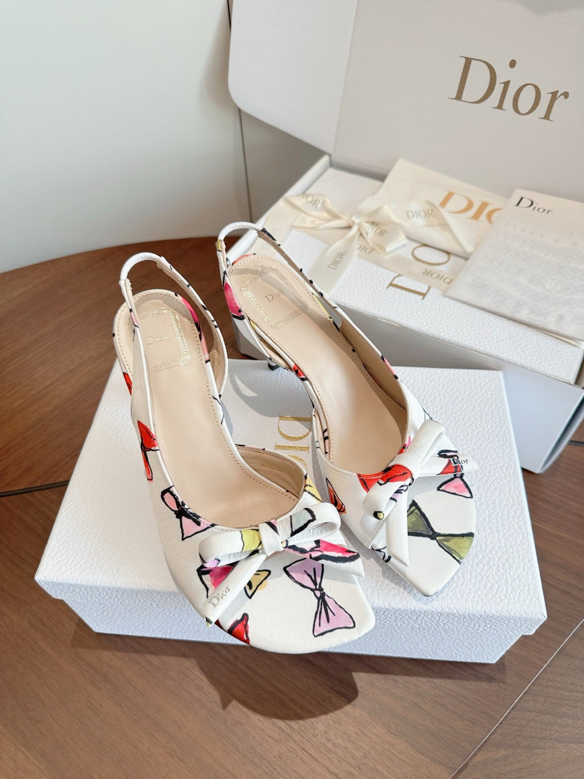 CD 26s J'Adior Slingback Sandals White Multicolor Bow Print Grosgrain 150510