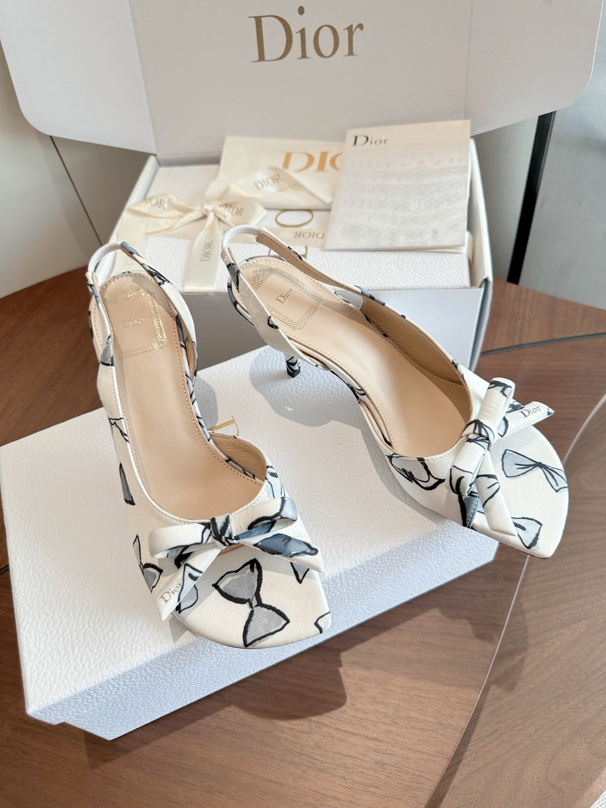 CD 26s J'Adior Slingback Sandals White Black Bow Print Grosgrain 150511