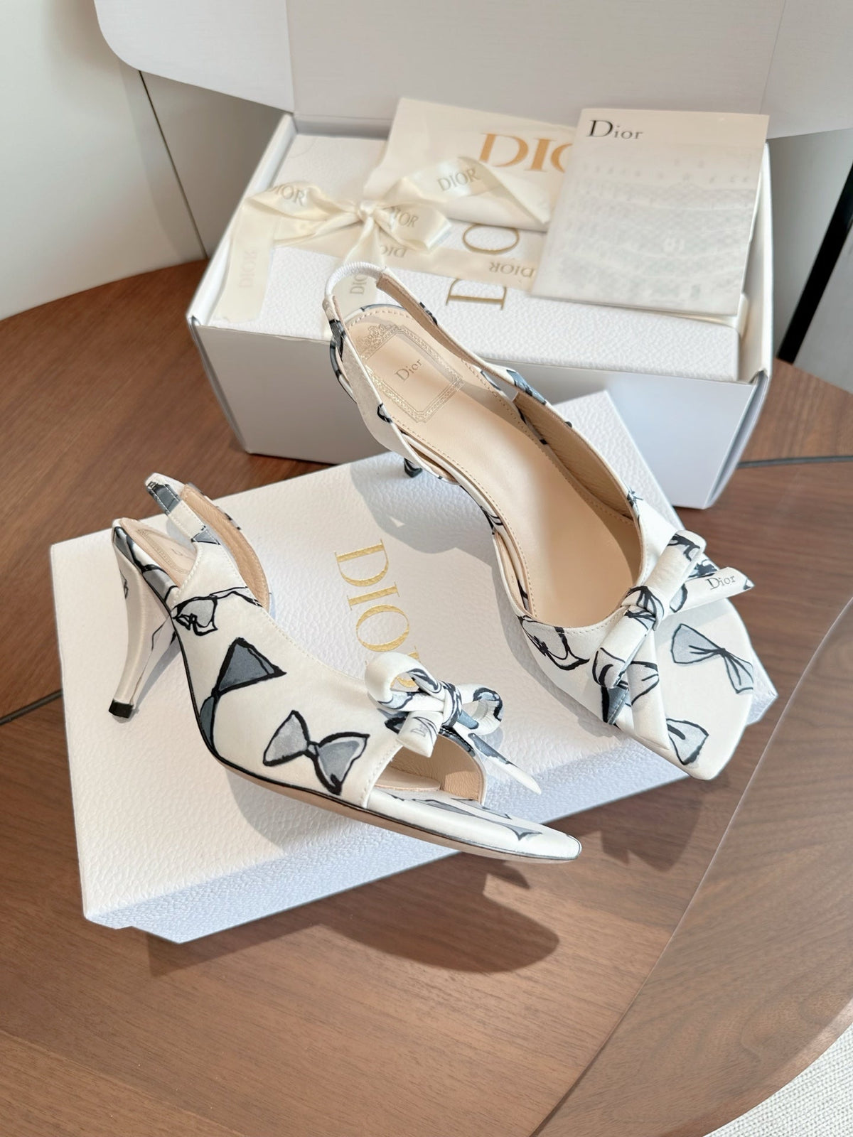 CD 26s J'Adior Slingback Sandals White Black Bow Print Grosgrain 150511