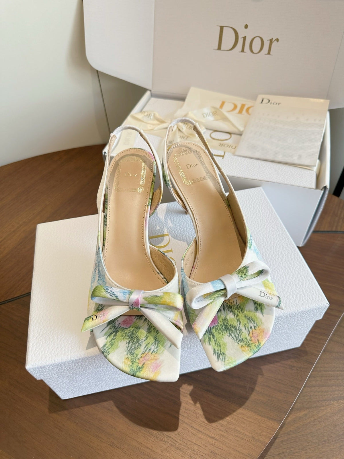 CD 26s J'Adior Slingback Sandals White Multicolor Floral Canvas 150512