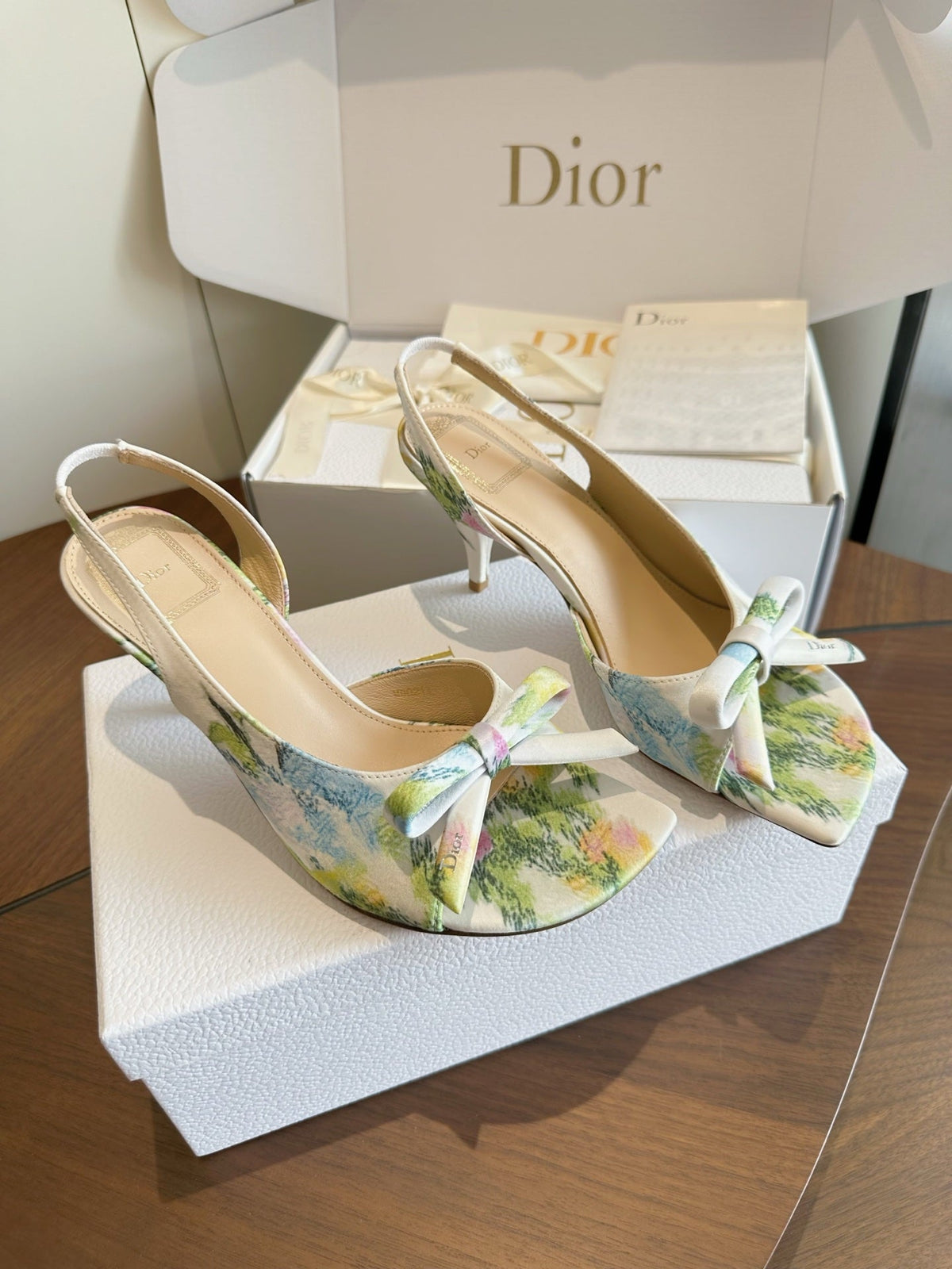 CD 26s J'Adior Slingback Sandals White Multicolor Floral Canvas 150512