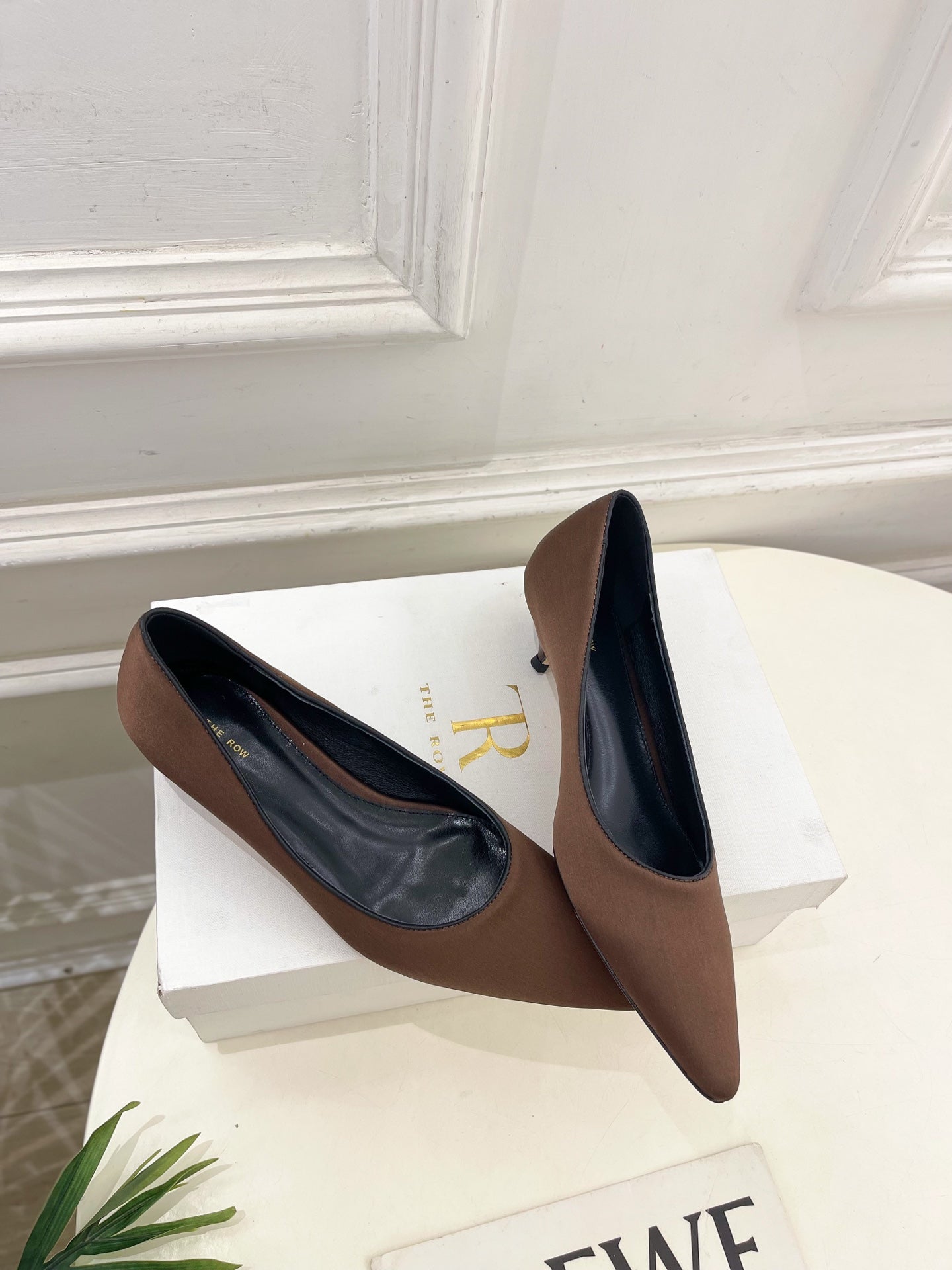 The Row 25ss TR Kitten heel Pointed Toe Shoes 35mm Brown Frabic Sheepskin 425557