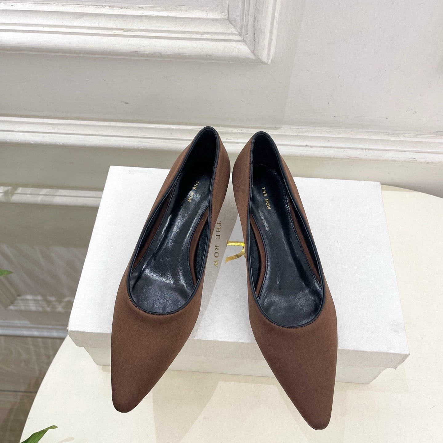 The Row 25ss TR Kitten heel Pointed Toe Shoes 35mm Brown Frabic Sheepskin 425557