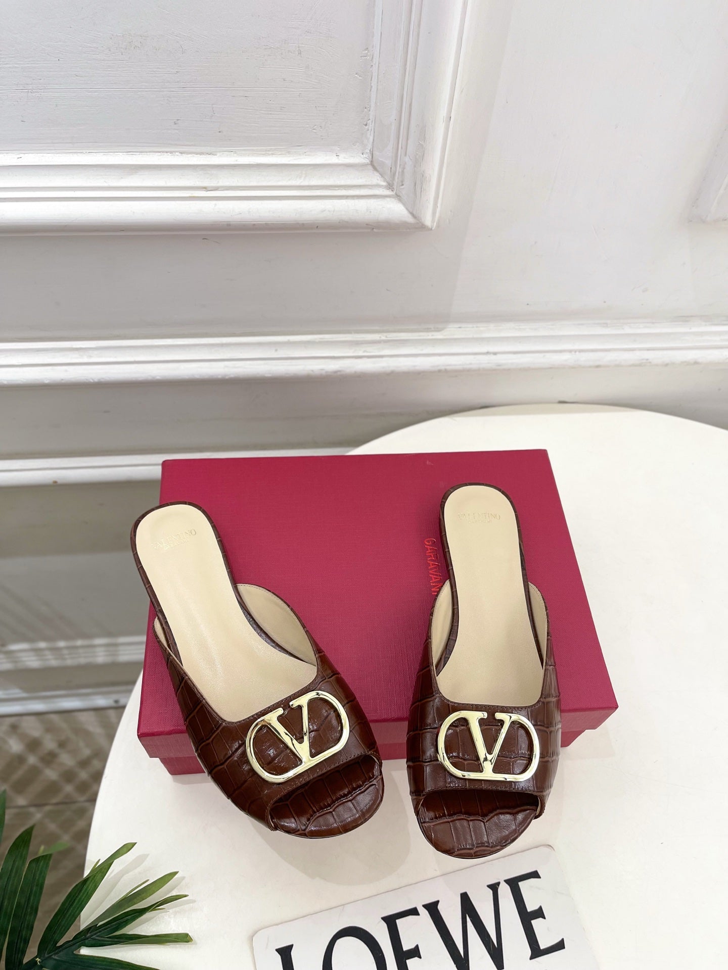 Vlogo Slides Coffee Croc-Embossed Leather 746268