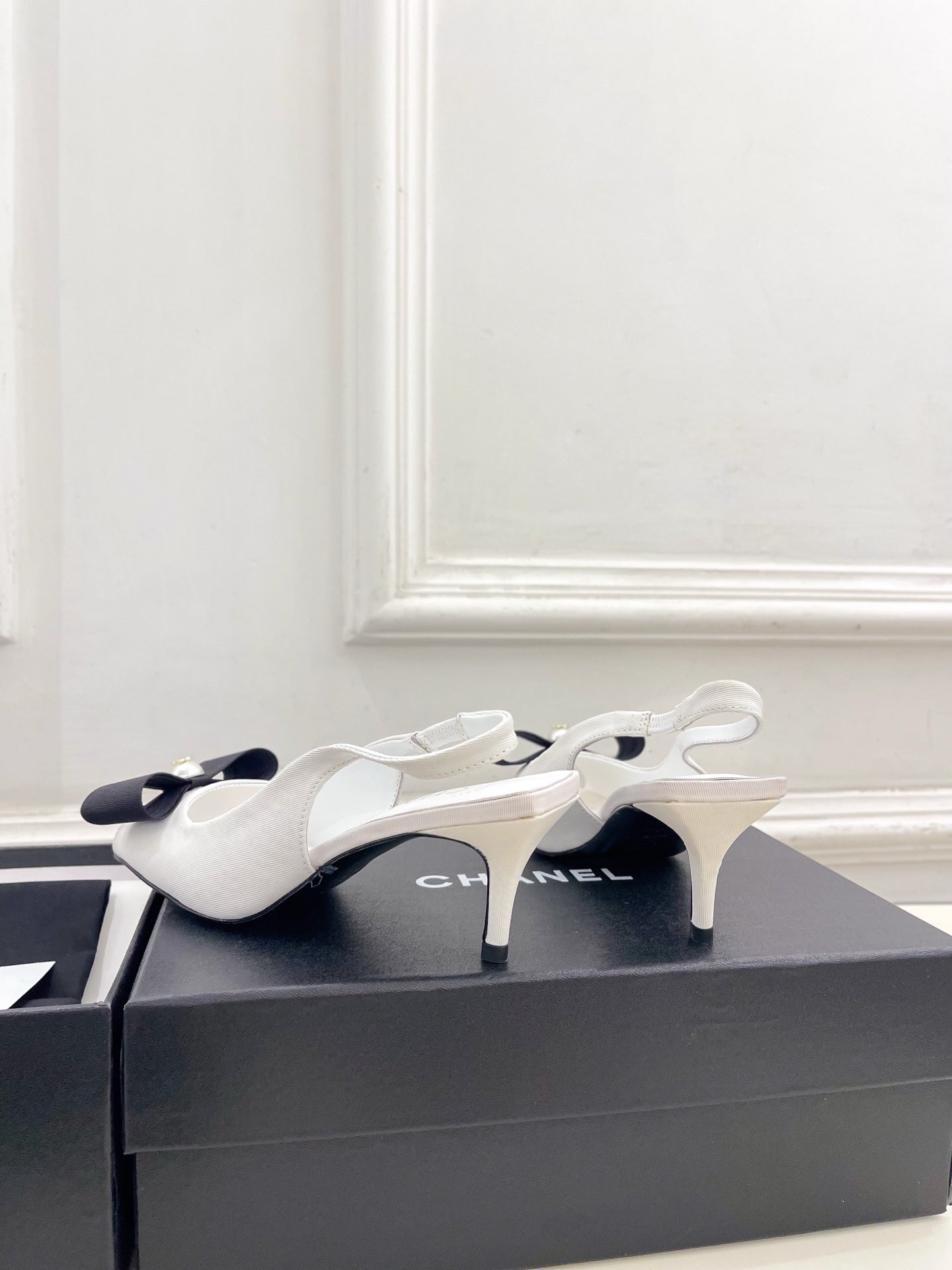 CC 26s Classic Toe High-Heeled Sandals 5.5cm White Black Canvas 891632