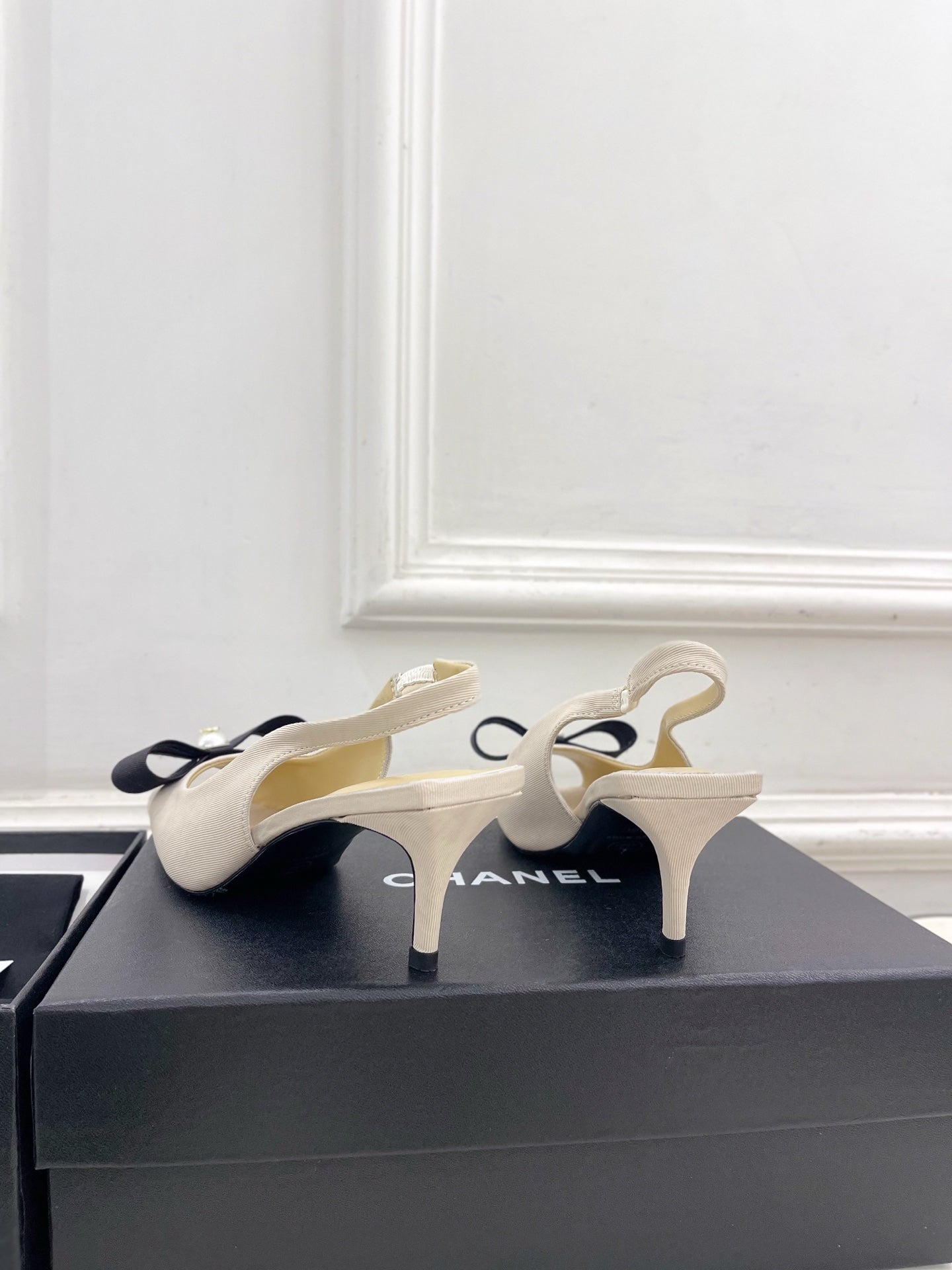 CC 26s Classic Toe High-Heeled Sandals 5.5cm Light Beige Black Canvas 891633