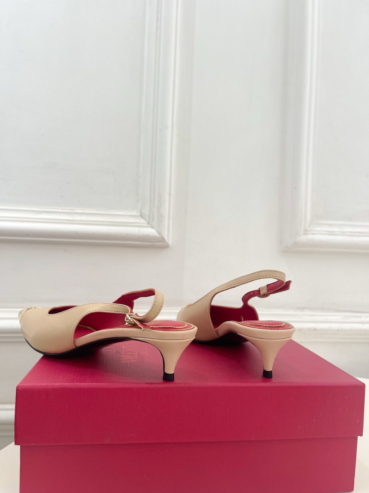 VLogo Heartip Slingback 3.5cm Beige Sheepskin 947340