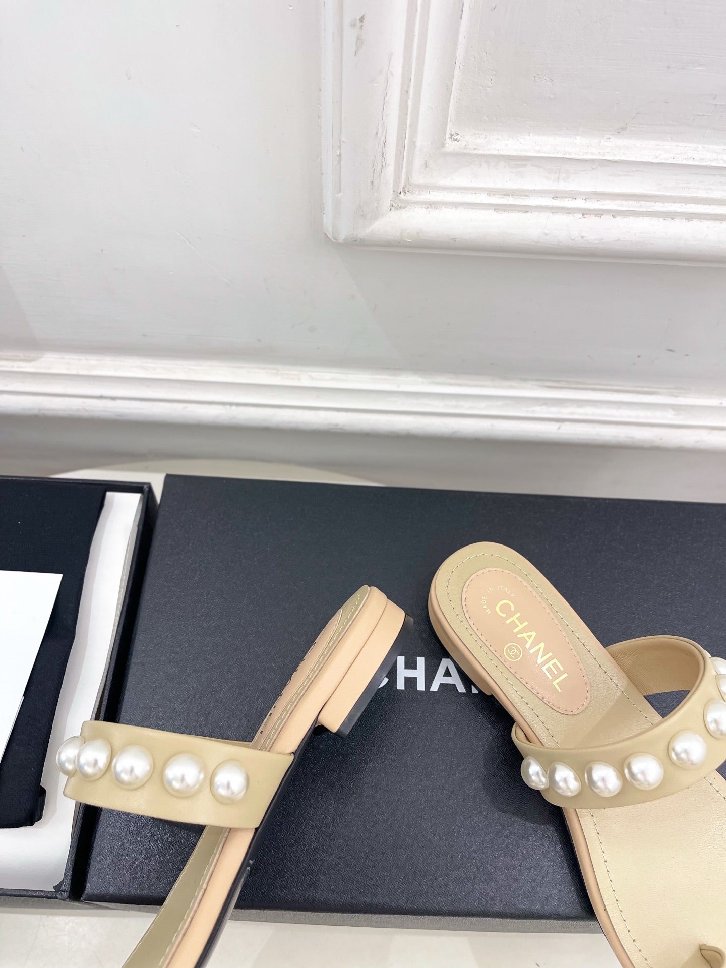 CC 26s Pearl Embellished Sandals Beige Sheepskin 947068