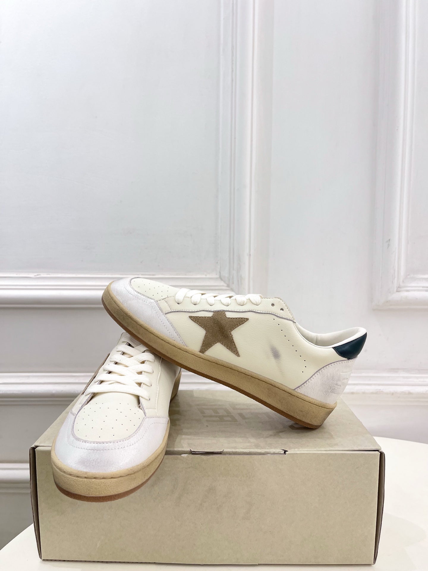 Golden Goose 26s Super-Star Beige Star Cream Leather 947742