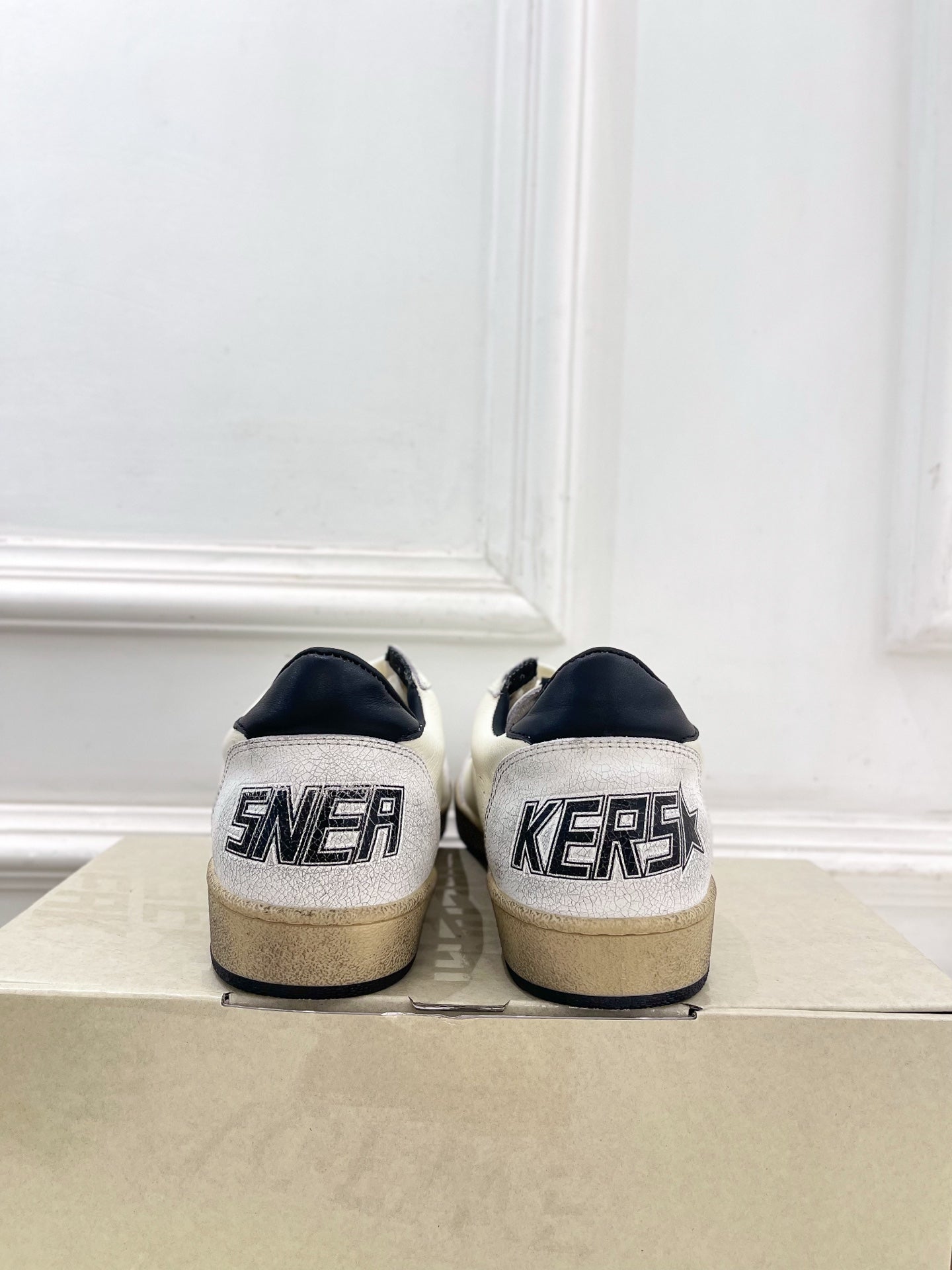 Golden Goose 26s Super-Star Black Star Cream Leather 947743