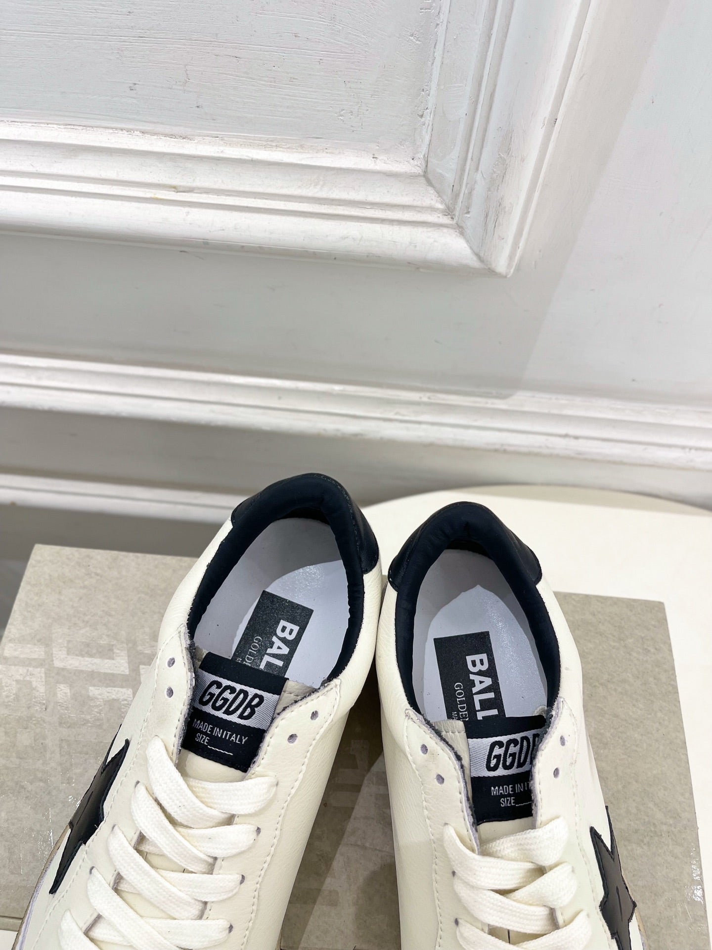 Golden Goose 26s Super-Star Black Star Cream Leather 947743