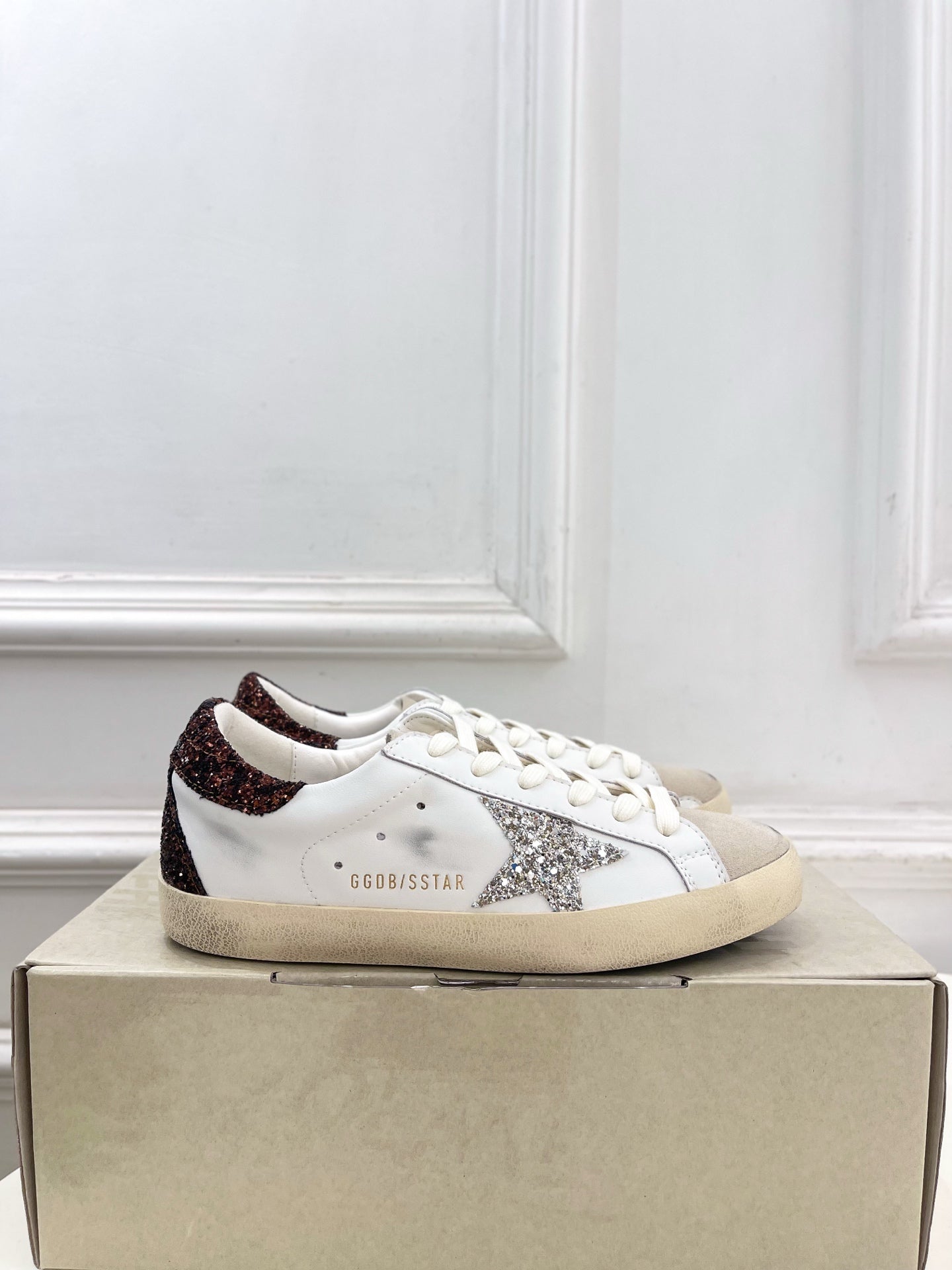 Golden Goose 26s Super-Star Light Taupe Star White Brown Glitter Leather 947745