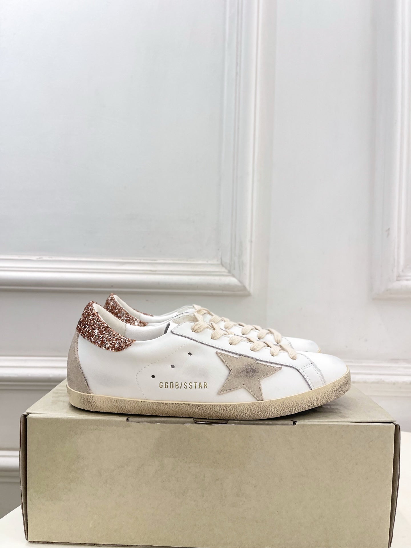 Golden Goose 26s Super-Star Light Taupe Star White Glitter Leather 947746