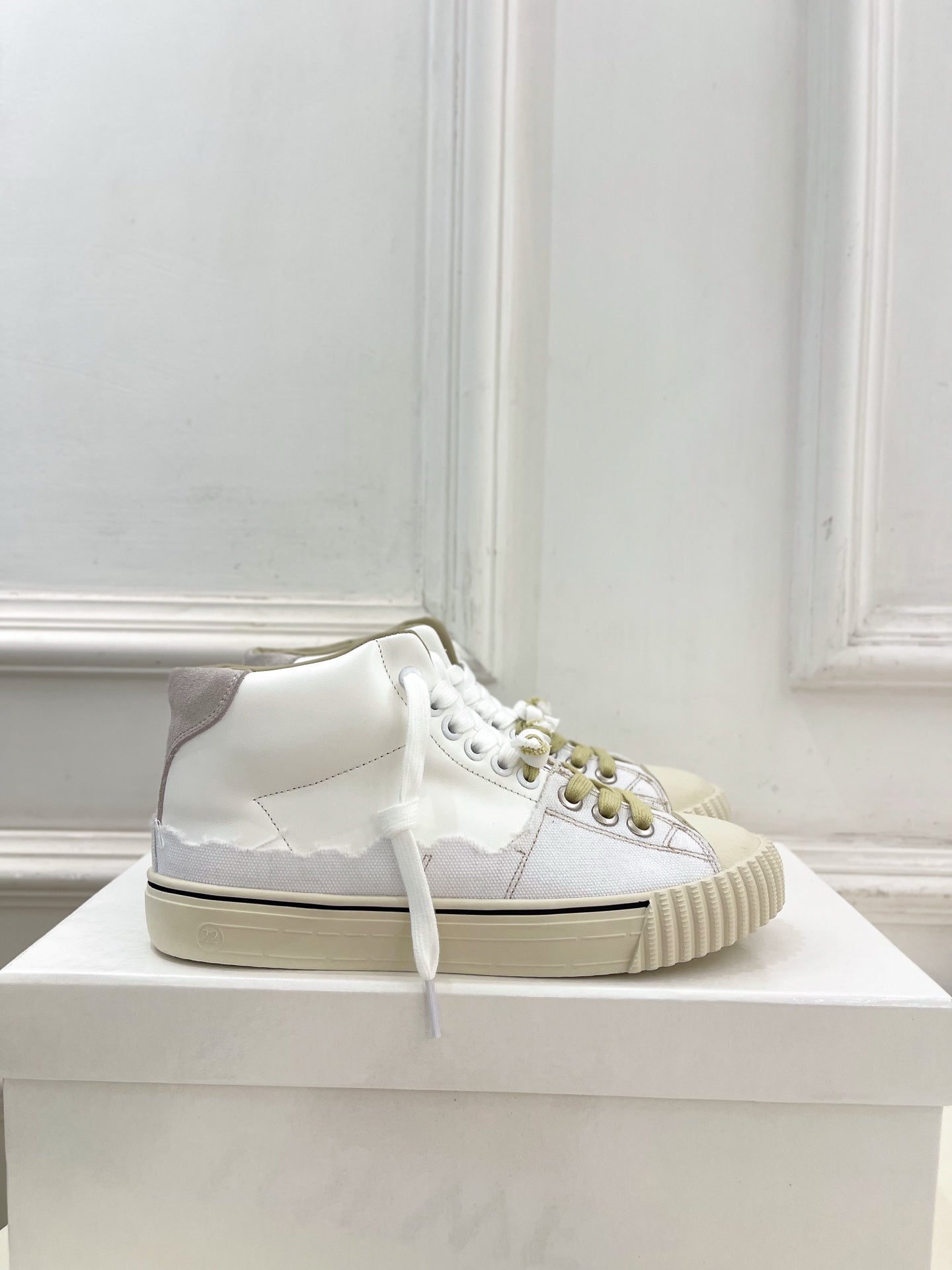 MM6 26s New Evolution Mid-Top Sneakers Cream Canvas Calfskin 947483