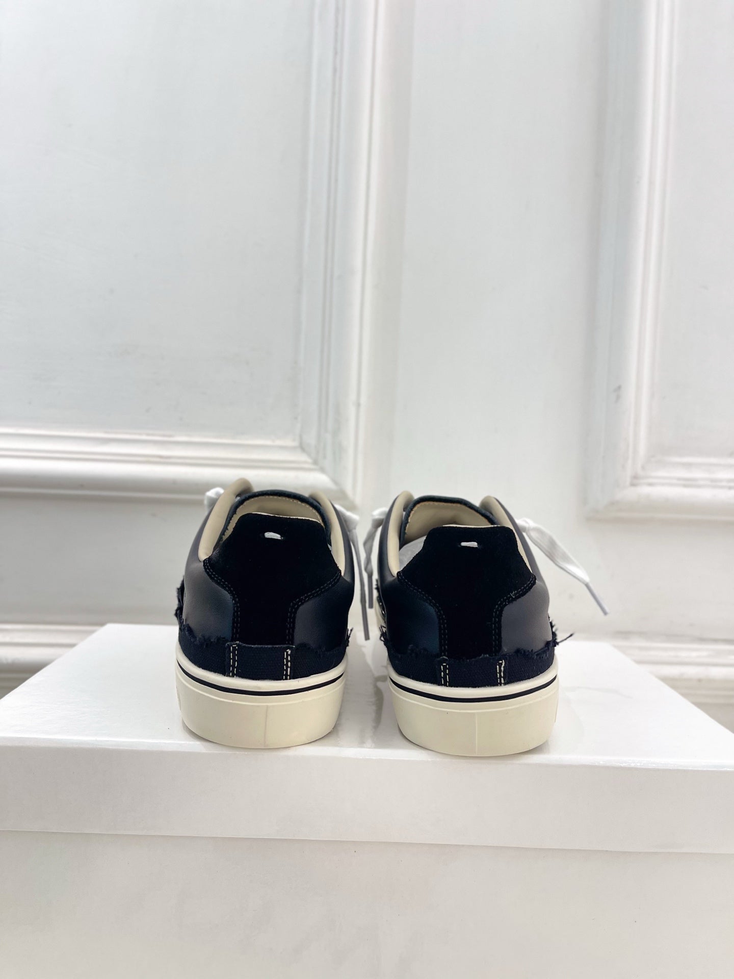 MM6 26s New Evolution Sneakers Black Canvas Calfskin 947483