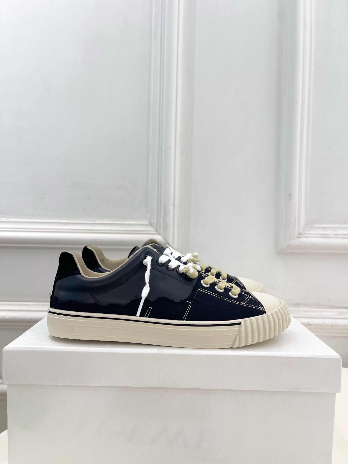 MM6 26s New Evolution Sneakers Black Canvas Calfskin 947483