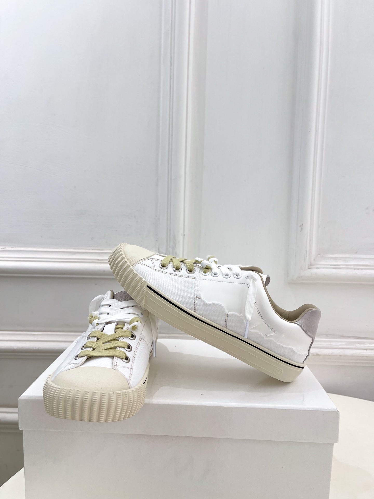 MM6 26s New Evolution Sneakers Grey Cream Canvas Calfskin 947484