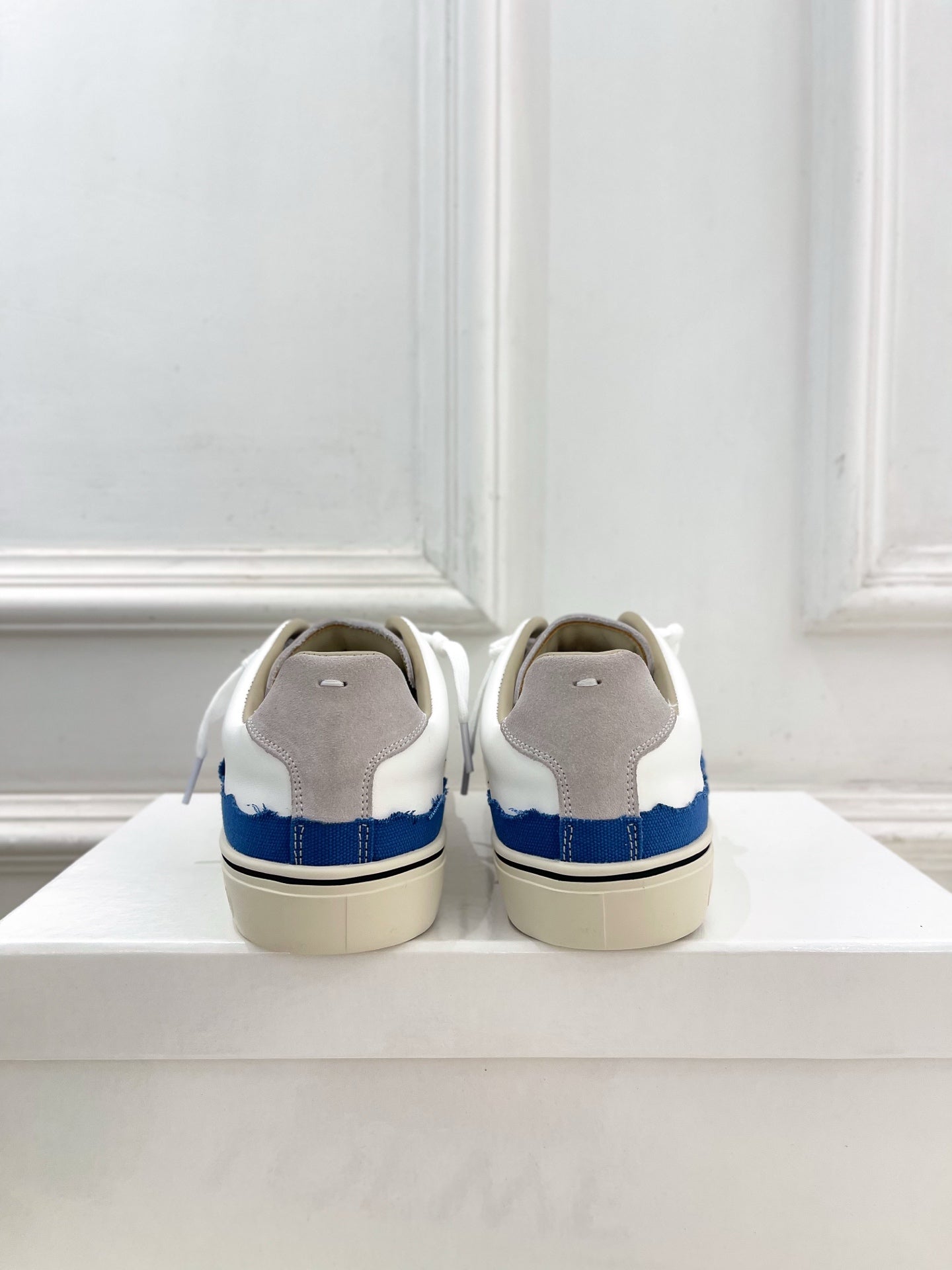MM6 26s New Evolution Sneakers White Blue Canvas Calfskin 947487