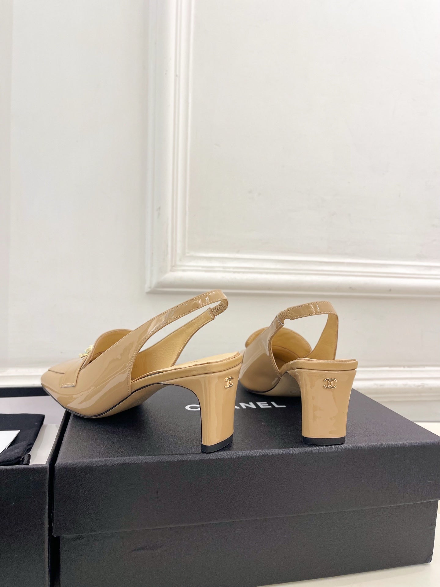 CC 26s Slingback Kitten Heels 6cm Beige Patent Leather 946839