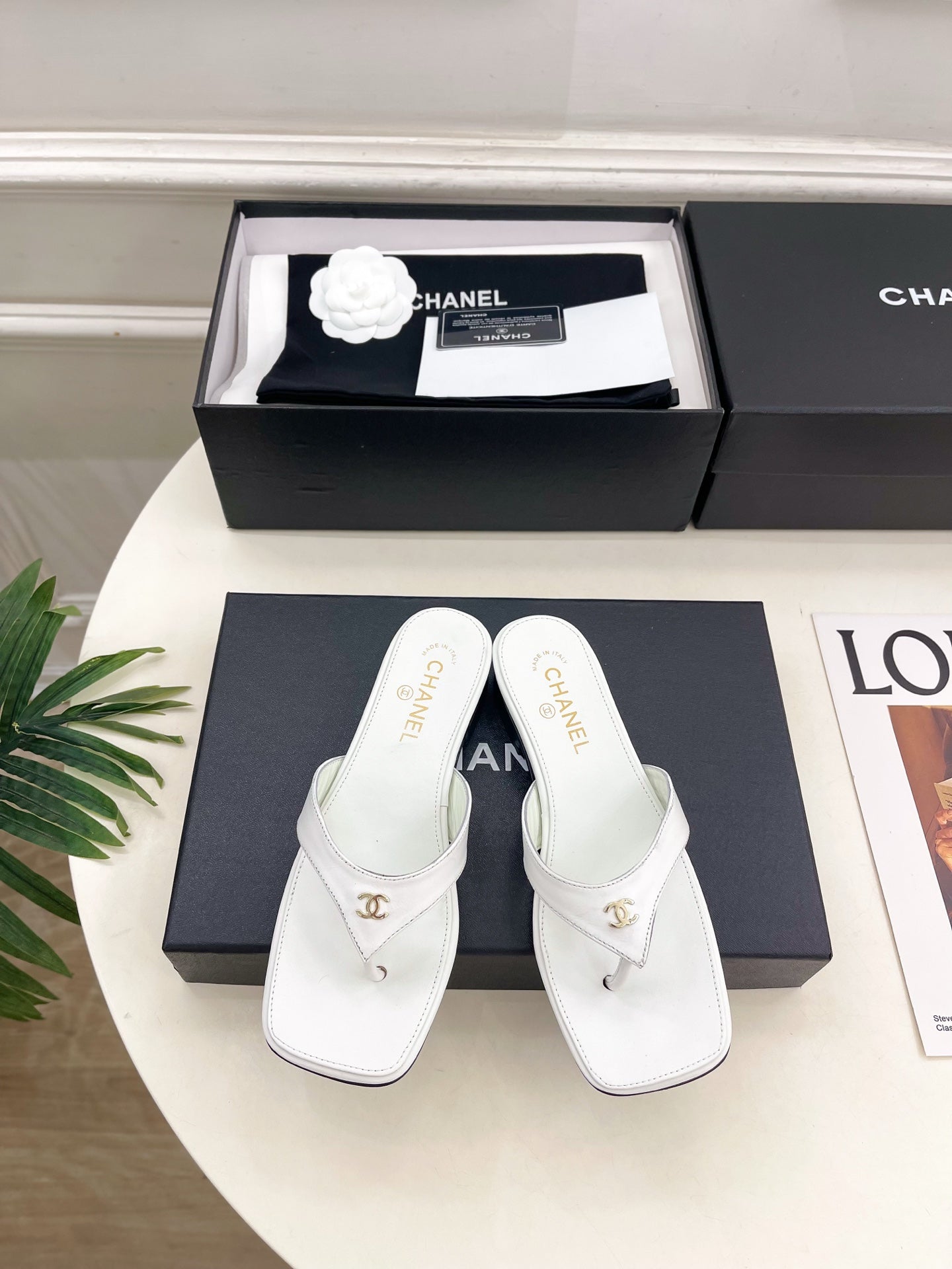 CC 26s Square Toe Thong Sandals White Leather 946866
