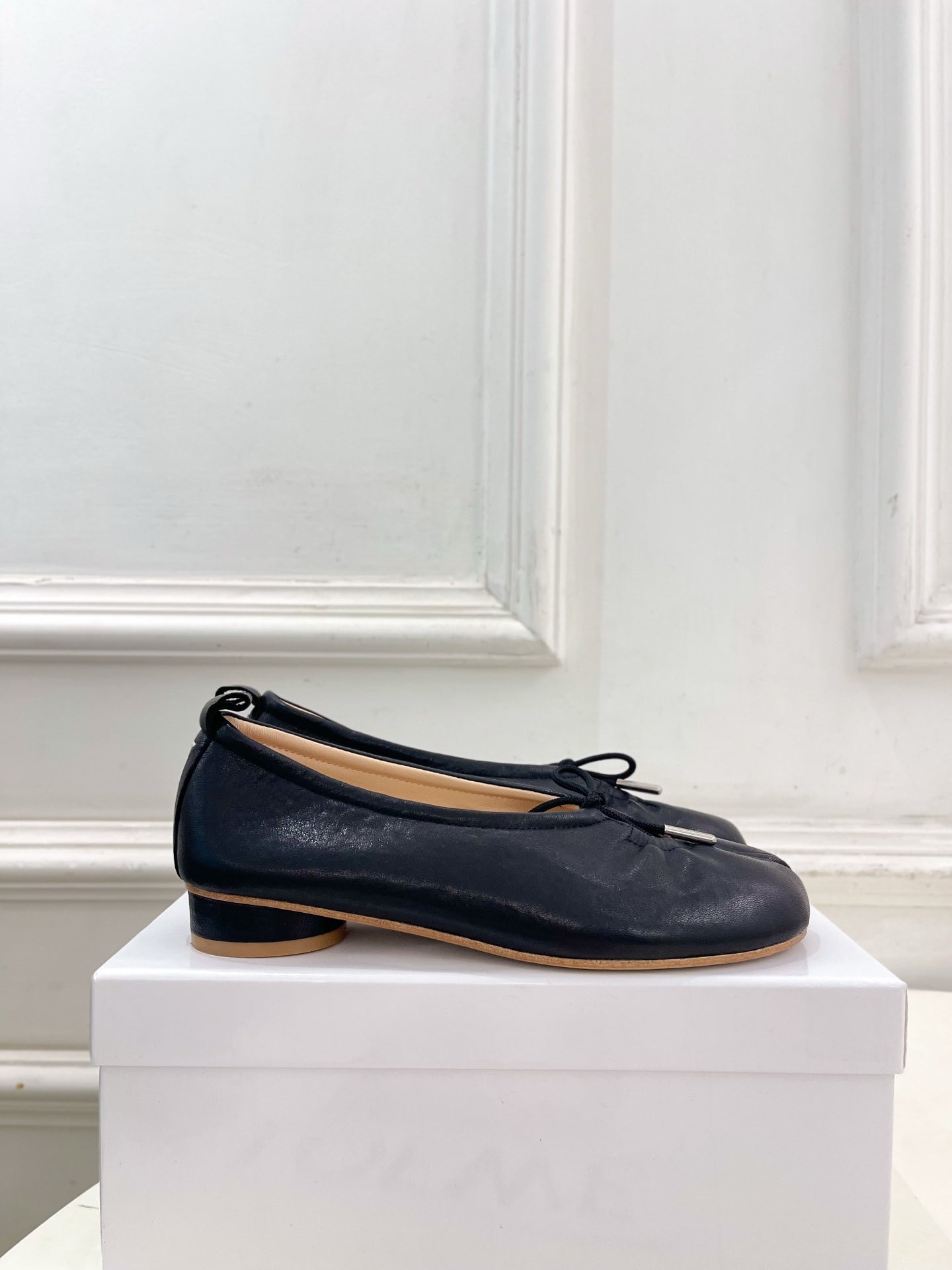 MM6 26s Tabi Ballet Flats Black Lambskin 947488