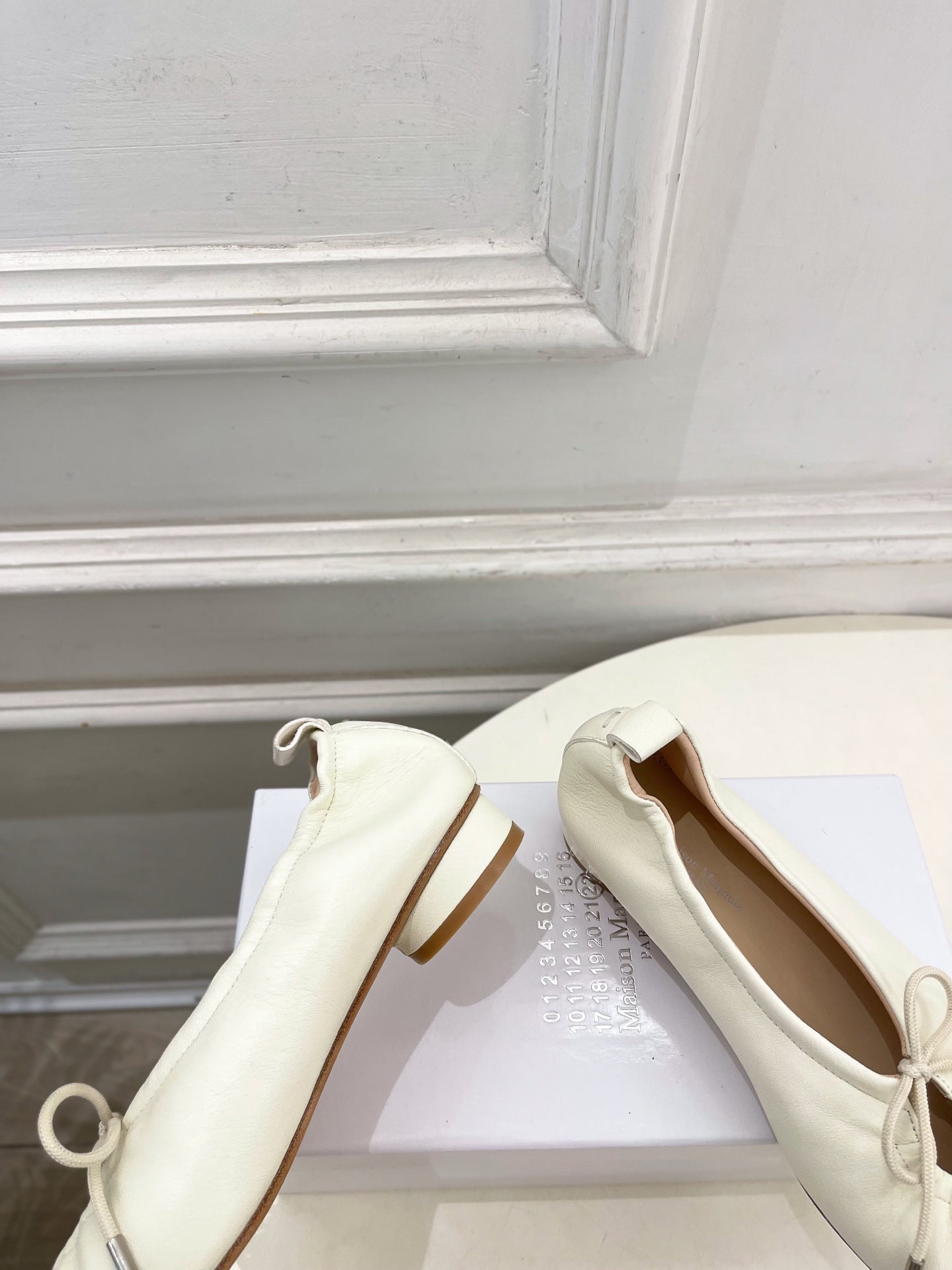 MM6 26s Tabi Ballet Flats Cream Lambskin 947489