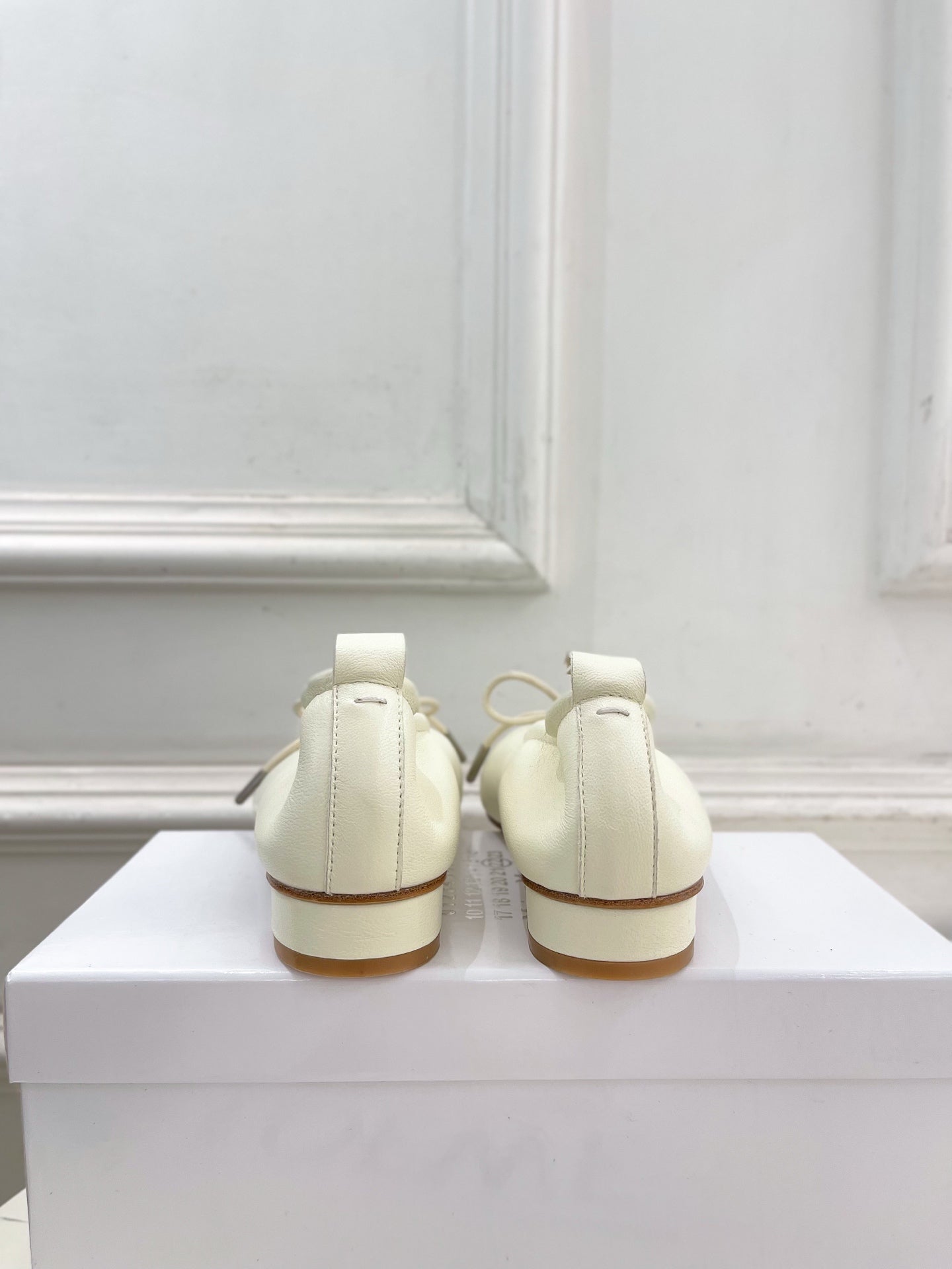 MM6 26s Tabi Ballet Flats Cream Lambskin 947489