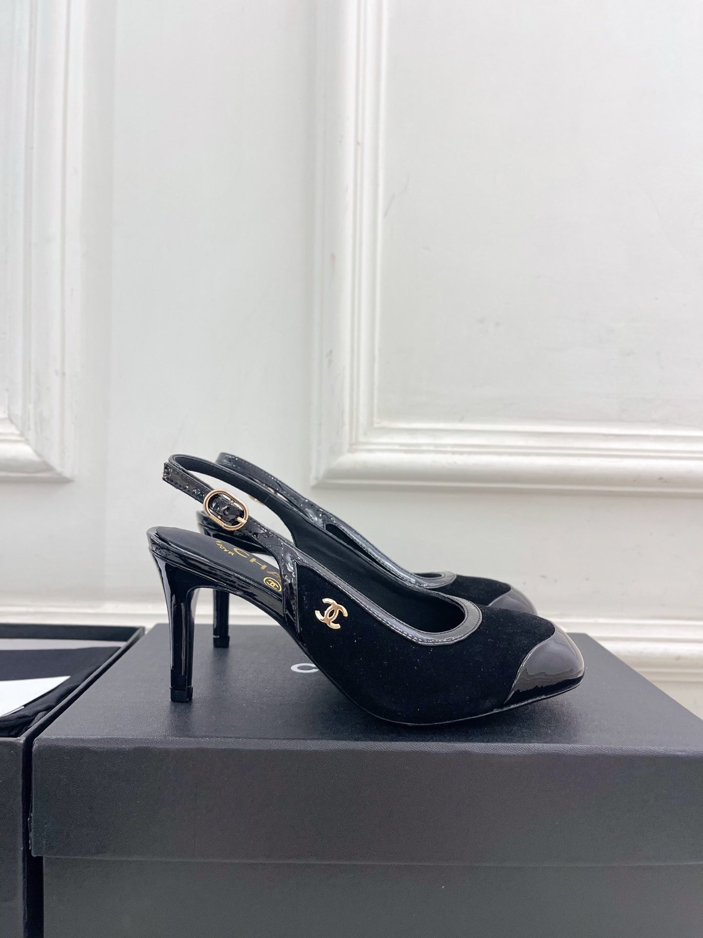 CC 26s Slingbacks Conic Heel 9cm Black Suede Leather 946879