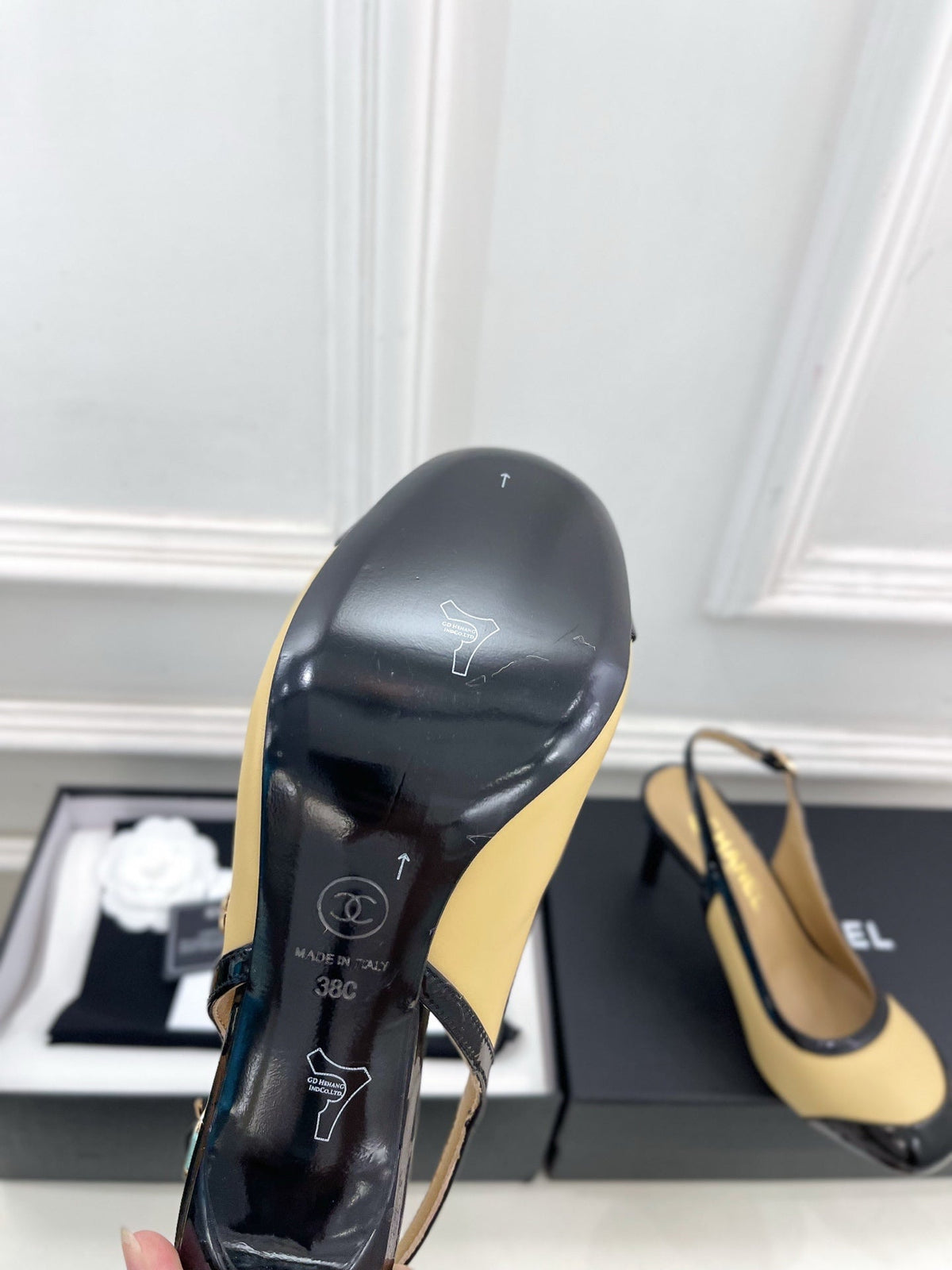CC 26s Slingbacks Conic Heel 9cm Black Beige Leather 946884