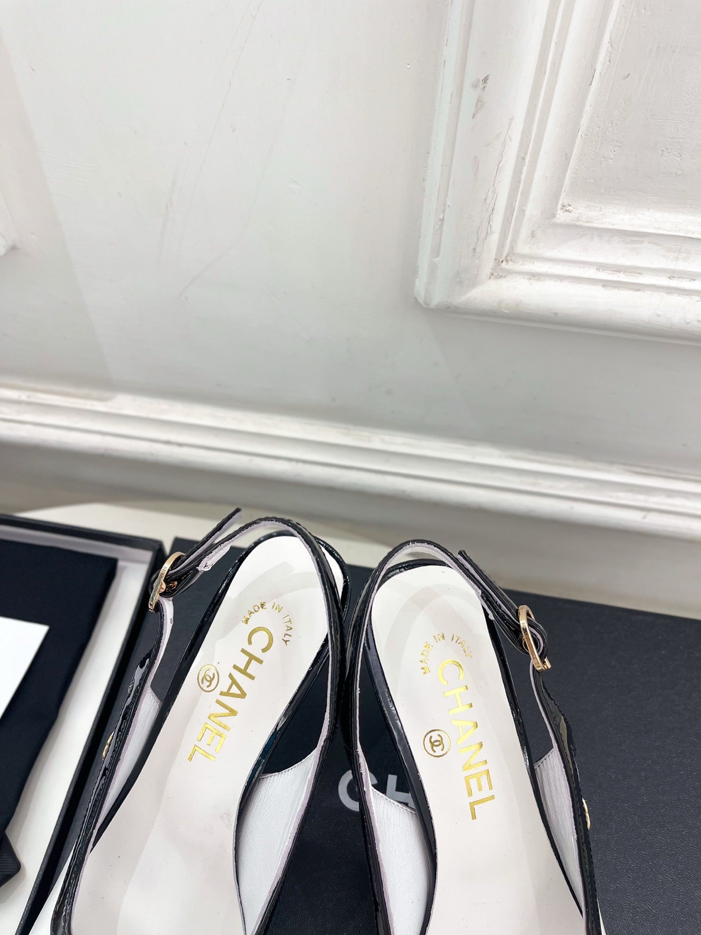 CC 26s Slingbacks Conic Heel 9cm Black White Leather 946882