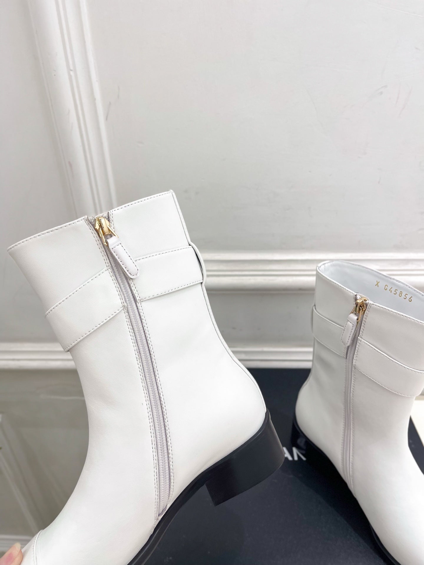 CC 26s Turn-Lock Ankle Boots White Lambskin 946900