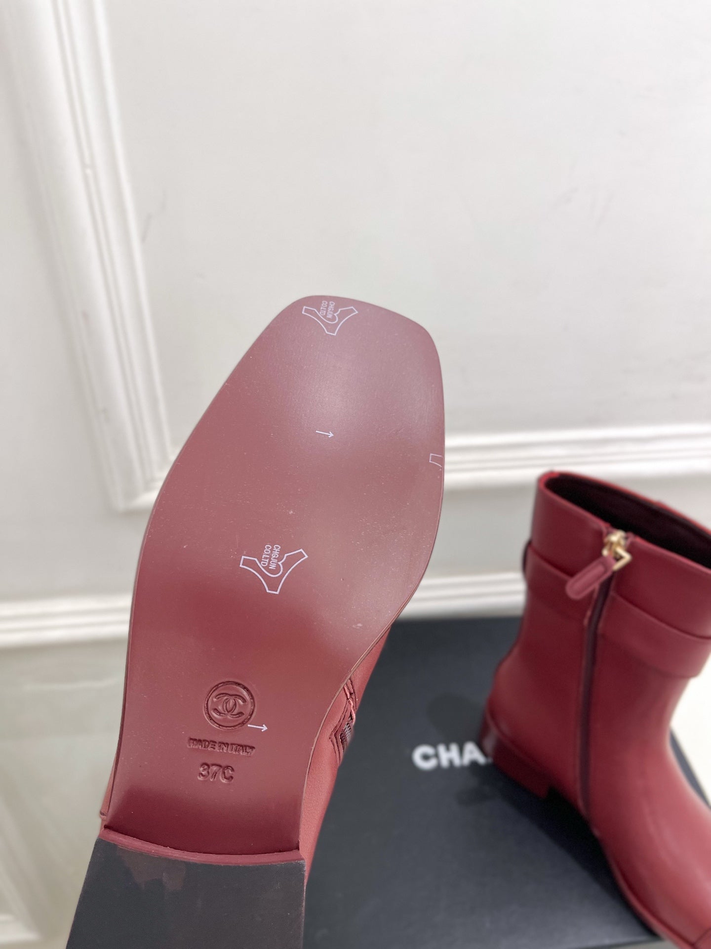 CC 26s Turn-Lock Ankle Boots Burgundy Lambskin 946901