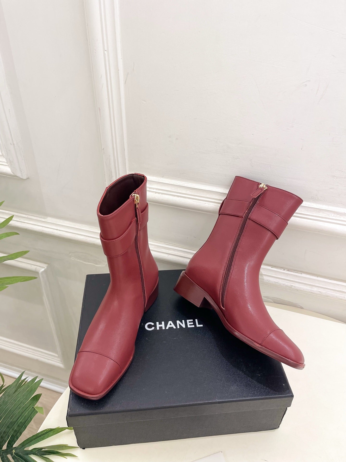 CC 26s Turn-Lock Ankle Boots Burgundy Lambskin 946901