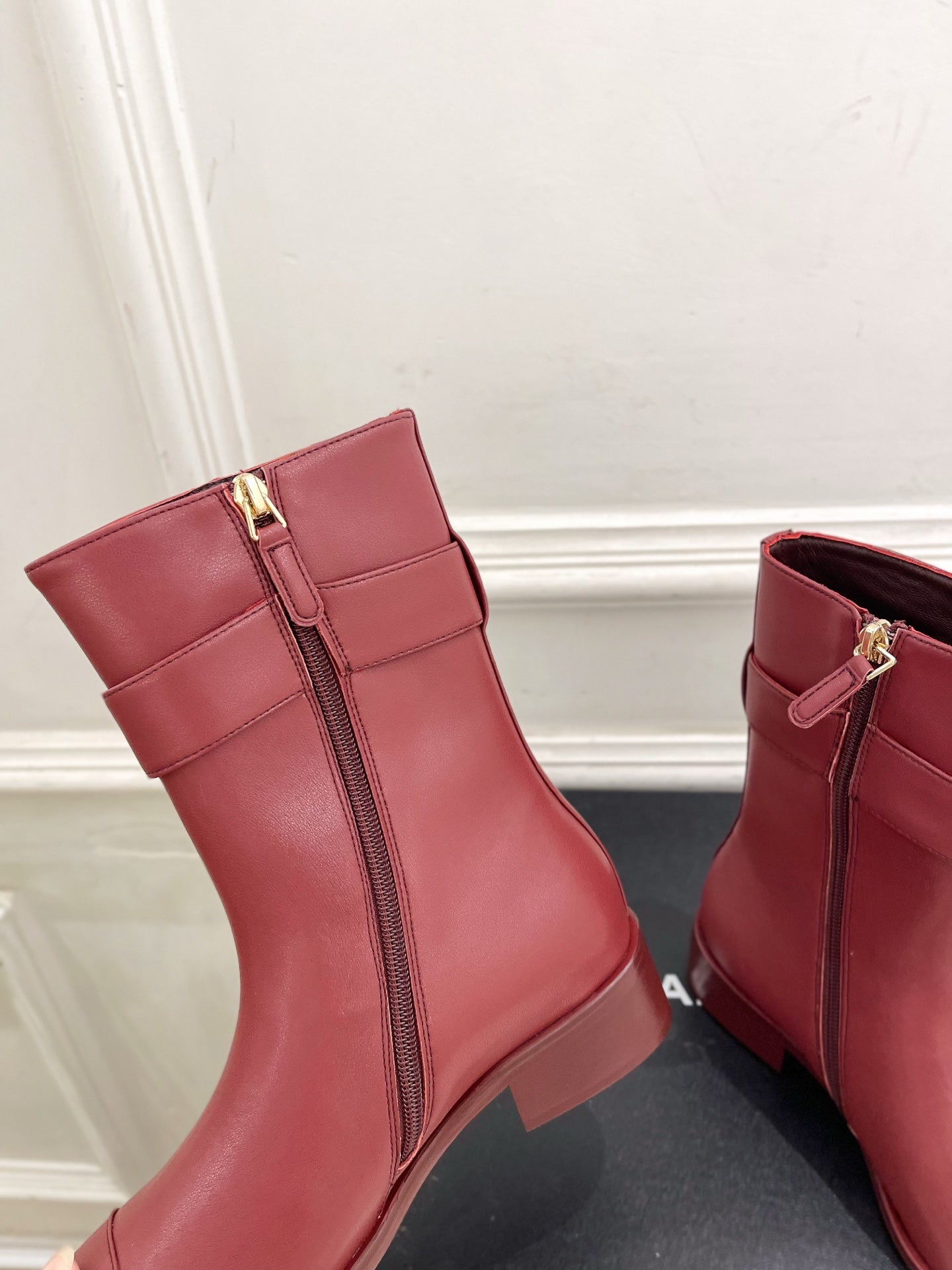 CC 26s Turn-Lock Ankle Boots Burgundy Lambskin 946901