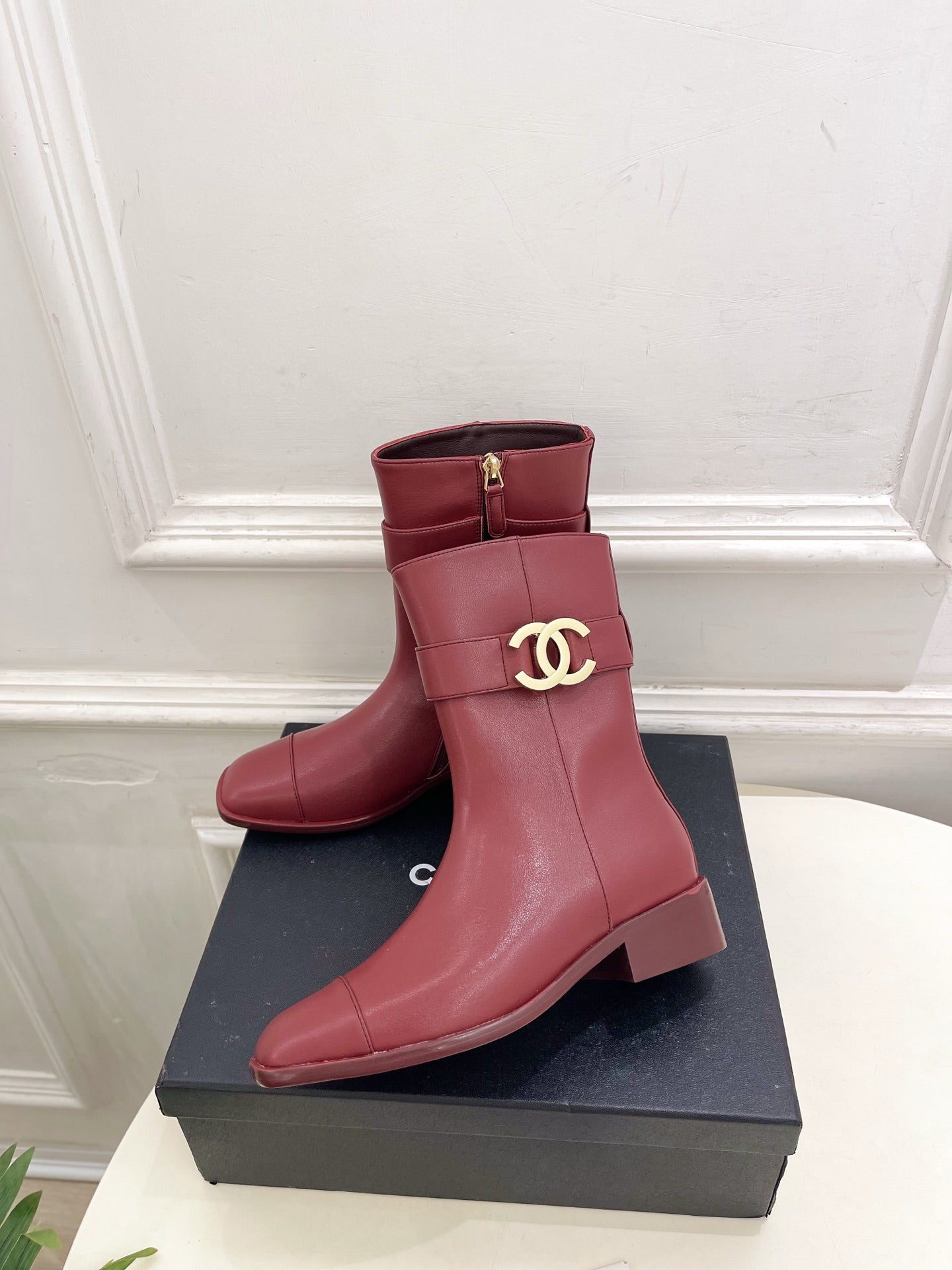 CC 26s Turn-Lock Ankle Boots Burgundy Lambskin 946901