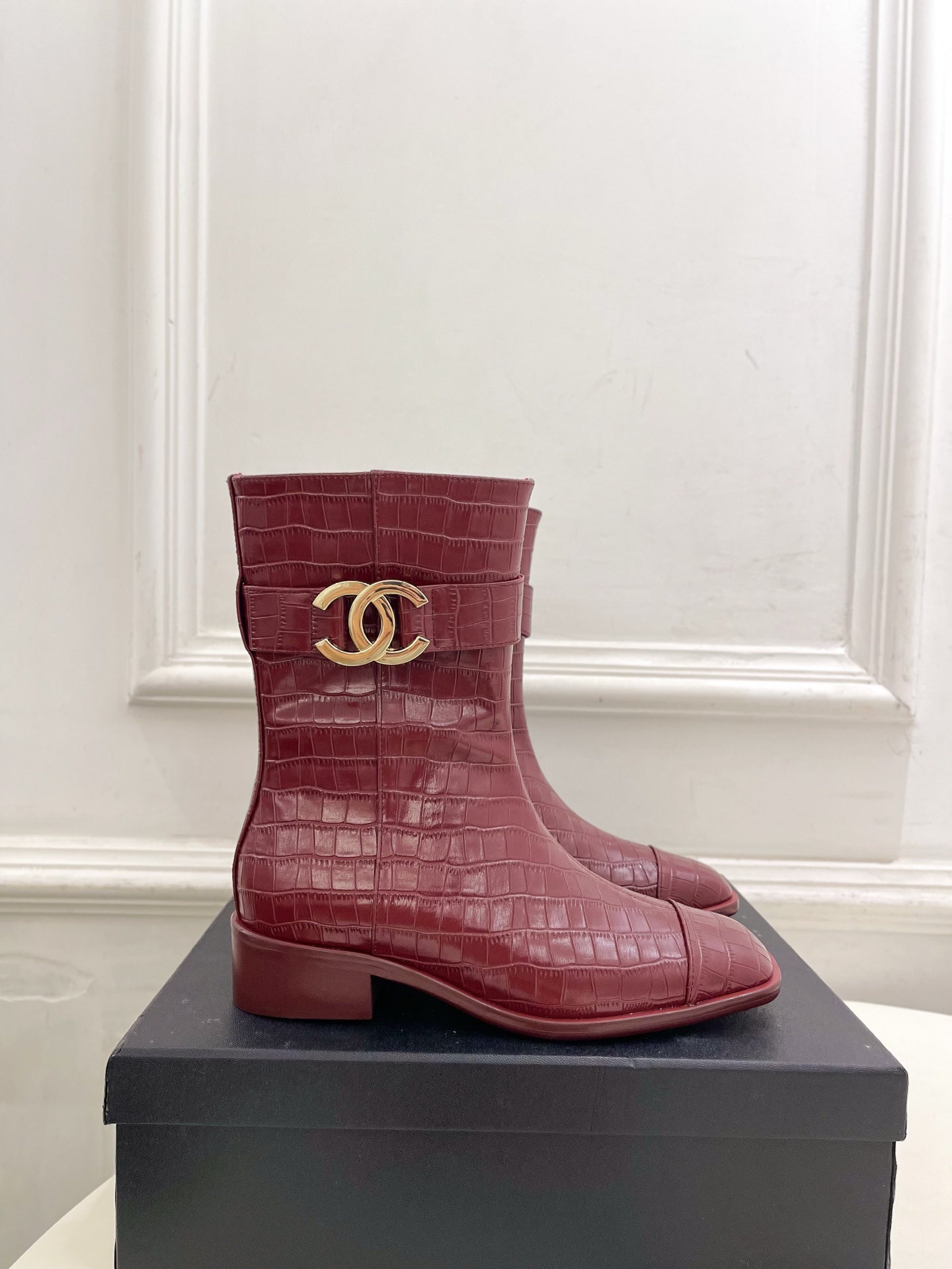 CC 26s Turn-Lock Ankle Boots Burugndy Embossed Croc Leather 946904
