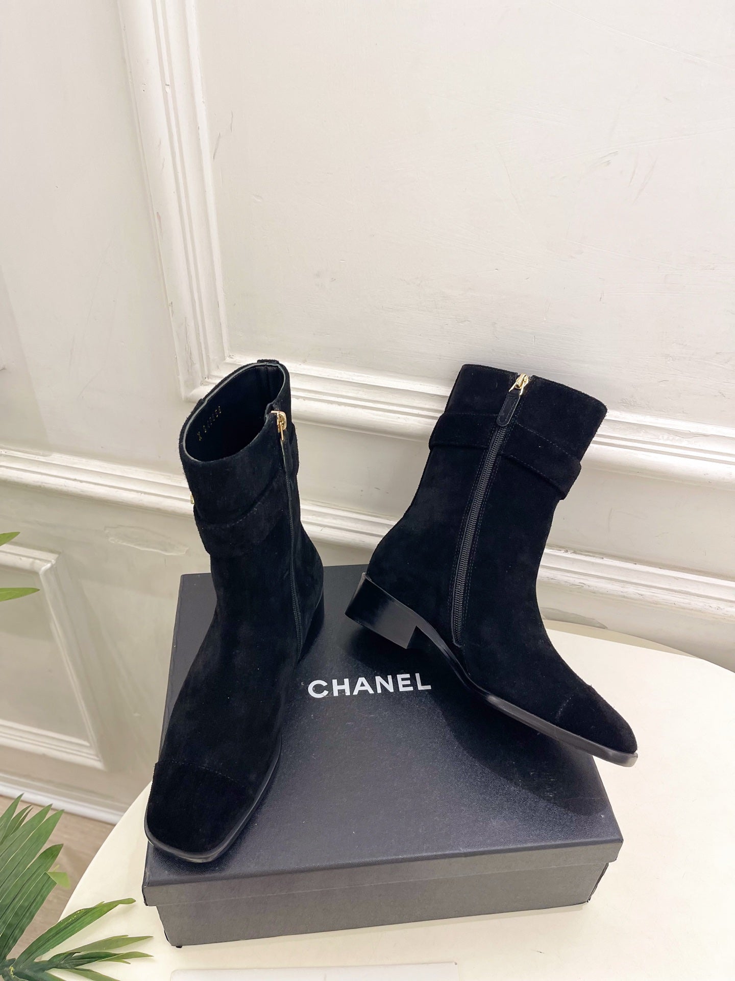 CC 26s Turn-Lock Ankle Boots Black Suede 946906